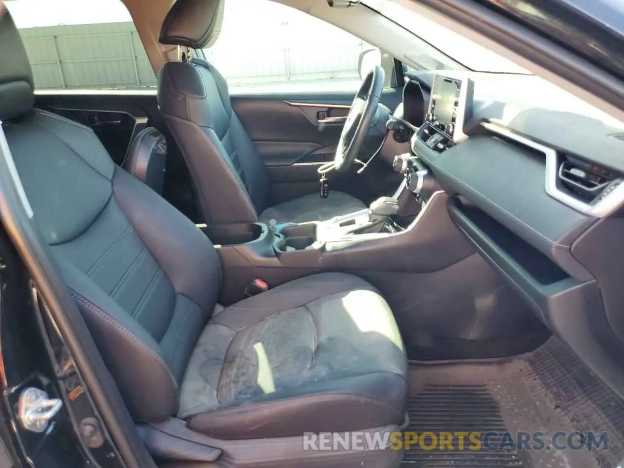5 fotografías del automóvil dañado 2T3A1RFV8KW073849 TOYOTA RAV4 2019