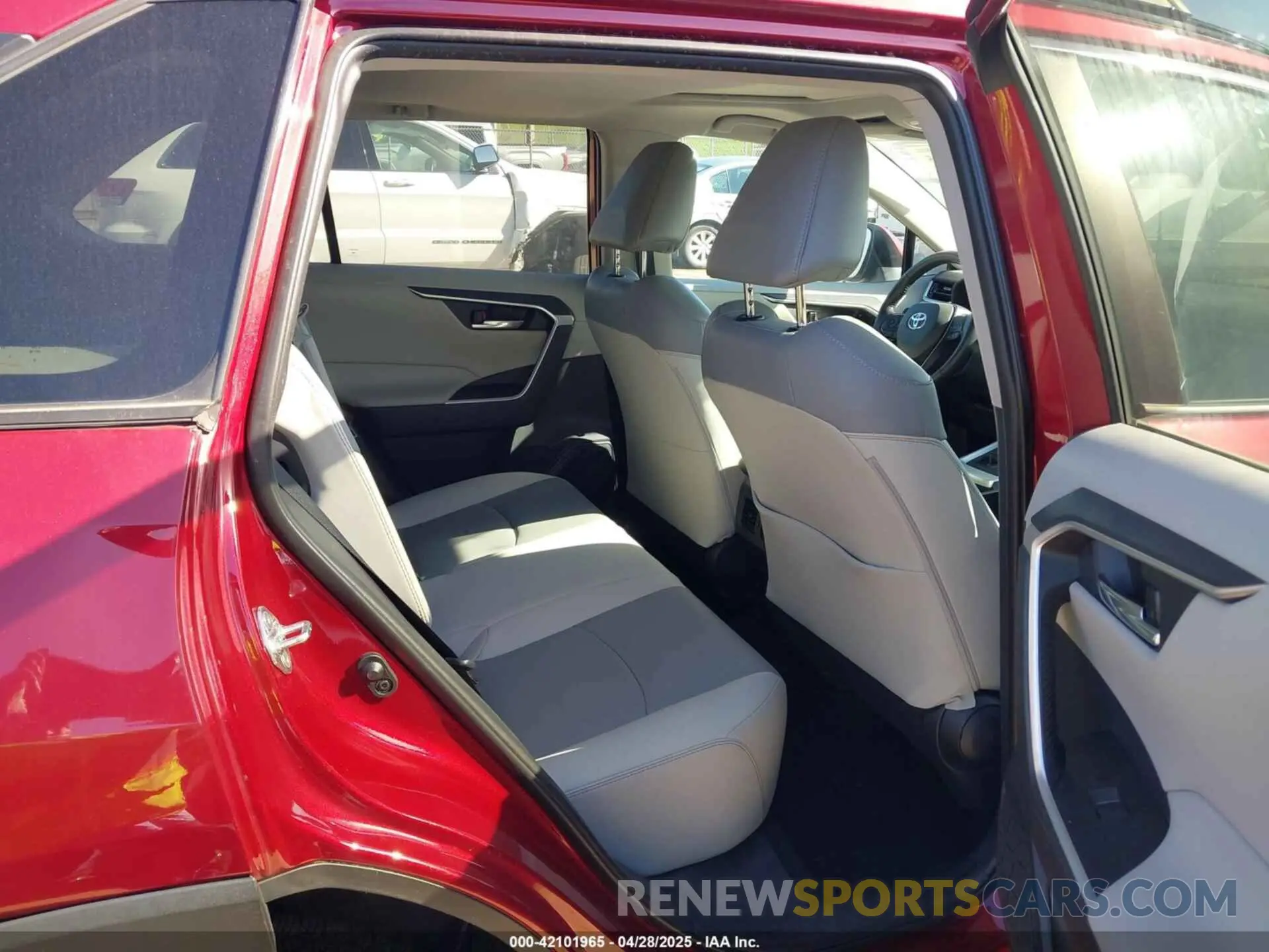 8 fotografías del automóvil dañado 2T3A1RFVXKC026386 TOYOTA RAV4 2019