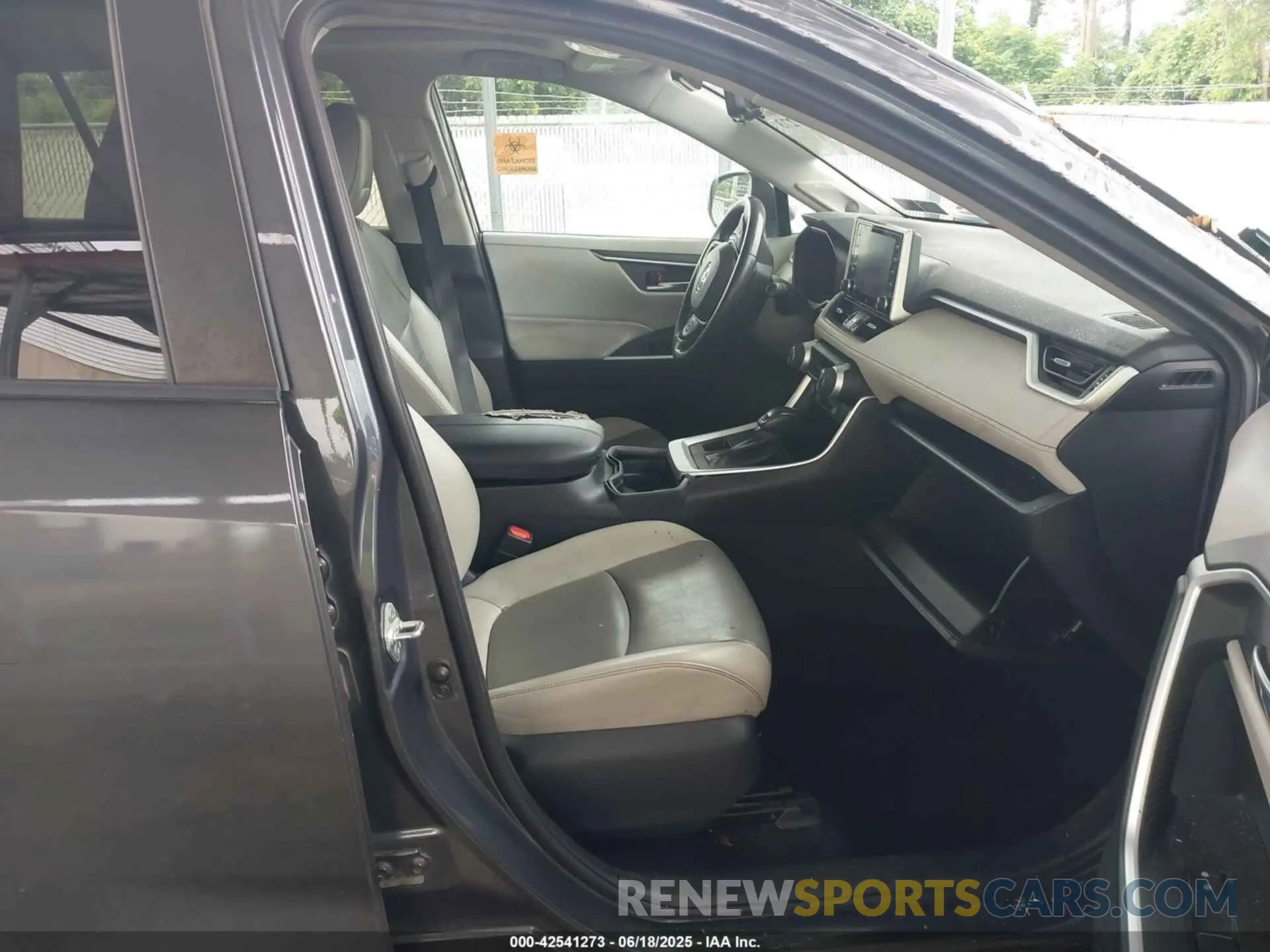 5 fotografías del automóvil dañado 2T3A1RFVXKW053134 TOYOTA RAV4 2019