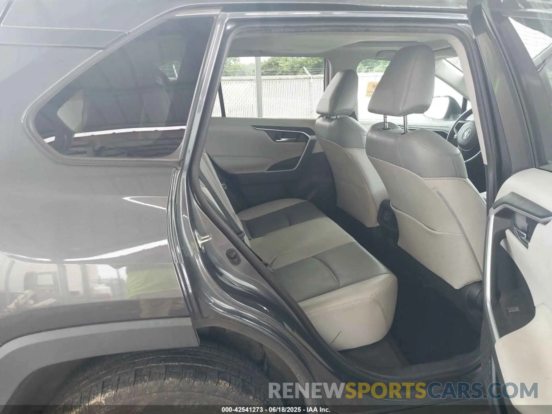 8 fotografías del automóvil dañado 2T3A1RFVXKW053134 TOYOTA RAV4 2019