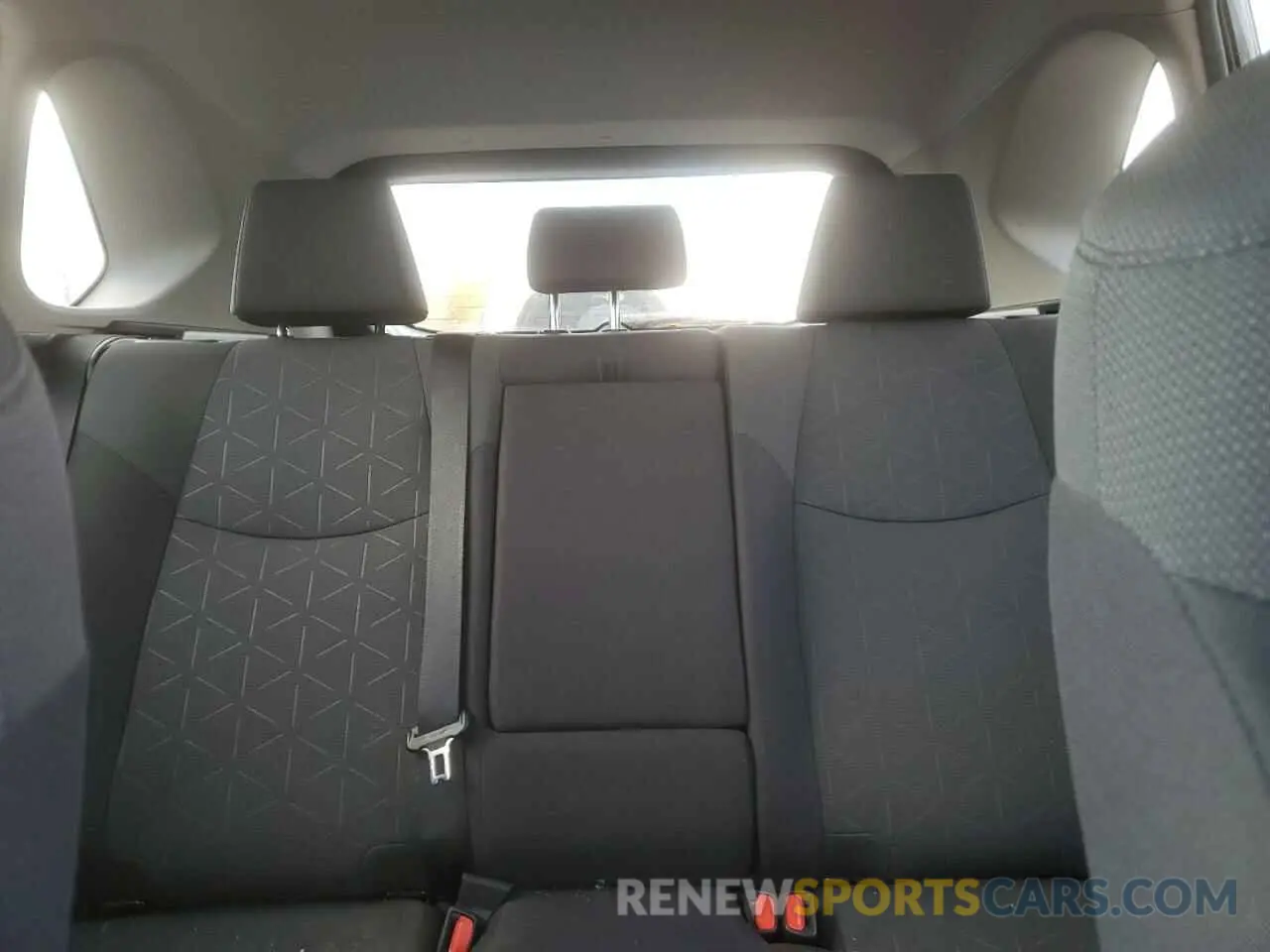 10 fotografías del automóvil dañado 2T3B1RFV0KW018655 TOYOTA RAV4 2019