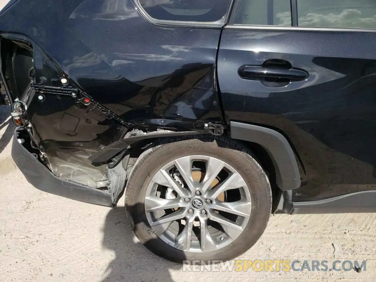 9 fotografías del automóvil dañado 2T3C1RFV1KW006681 TOYOTA RAV4 2019