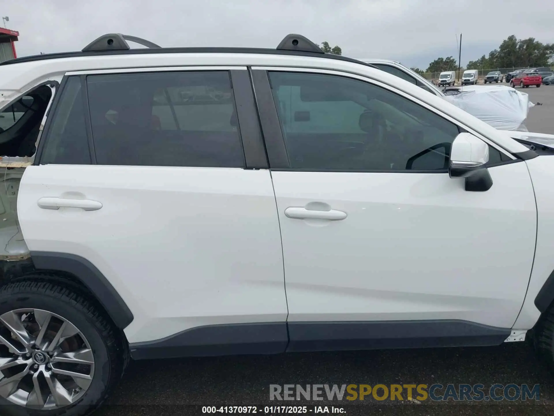14 fotografías del automóvil dañado 2T3C1RFV3KW045496 TOYOTA RAV4 2019