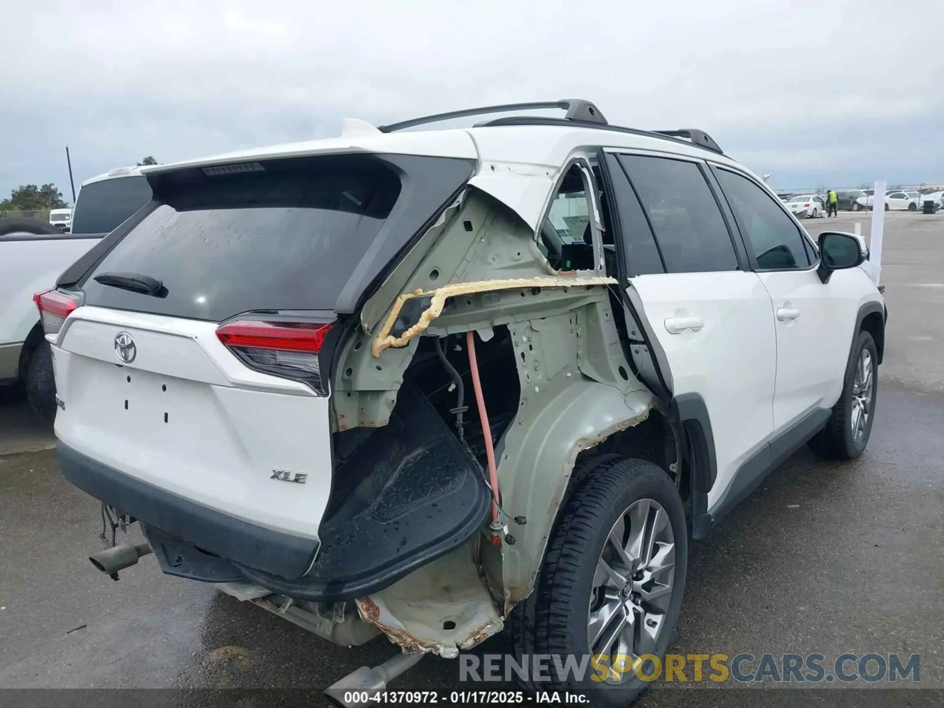 4 fotografías del automóvil dañado 2T3C1RFV3KW045496 TOYOTA RAV4 2019