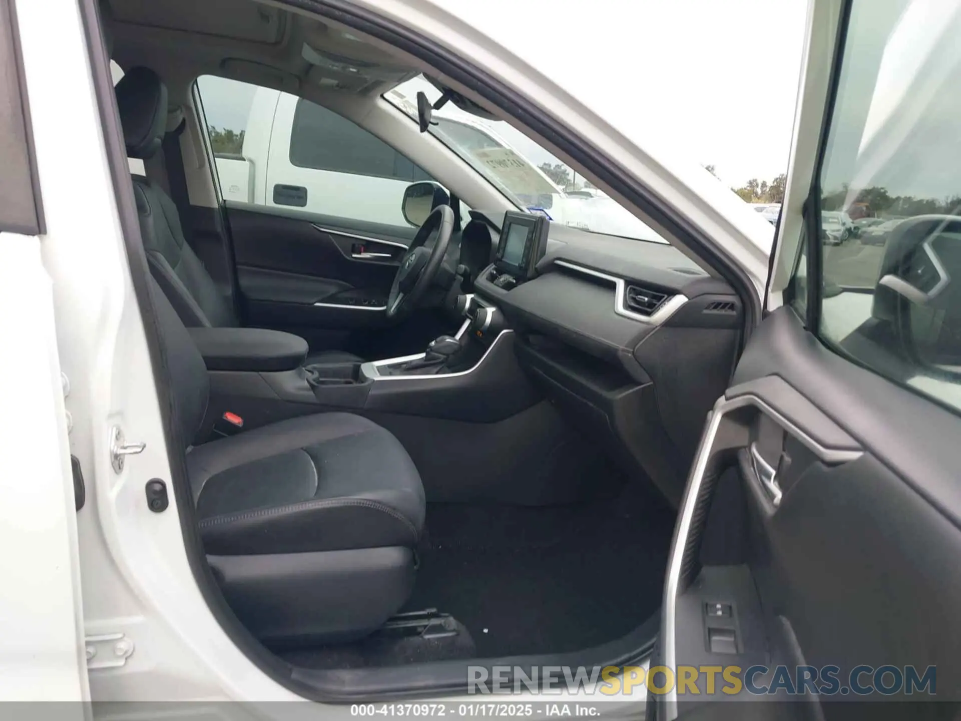 5 fotografías del automóvil dañado 2T3C1RFV3KW045496 TOYOTA RAV4 2019