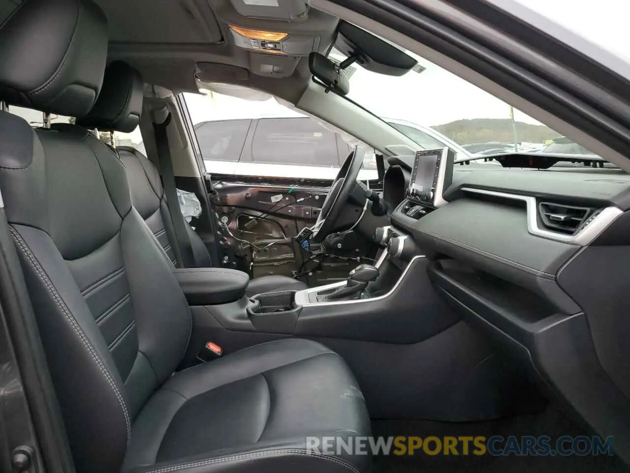 5 fotografías del automóvil dañado 2T3C1RFV4KC033360 TOYOTA RAV4 2019
