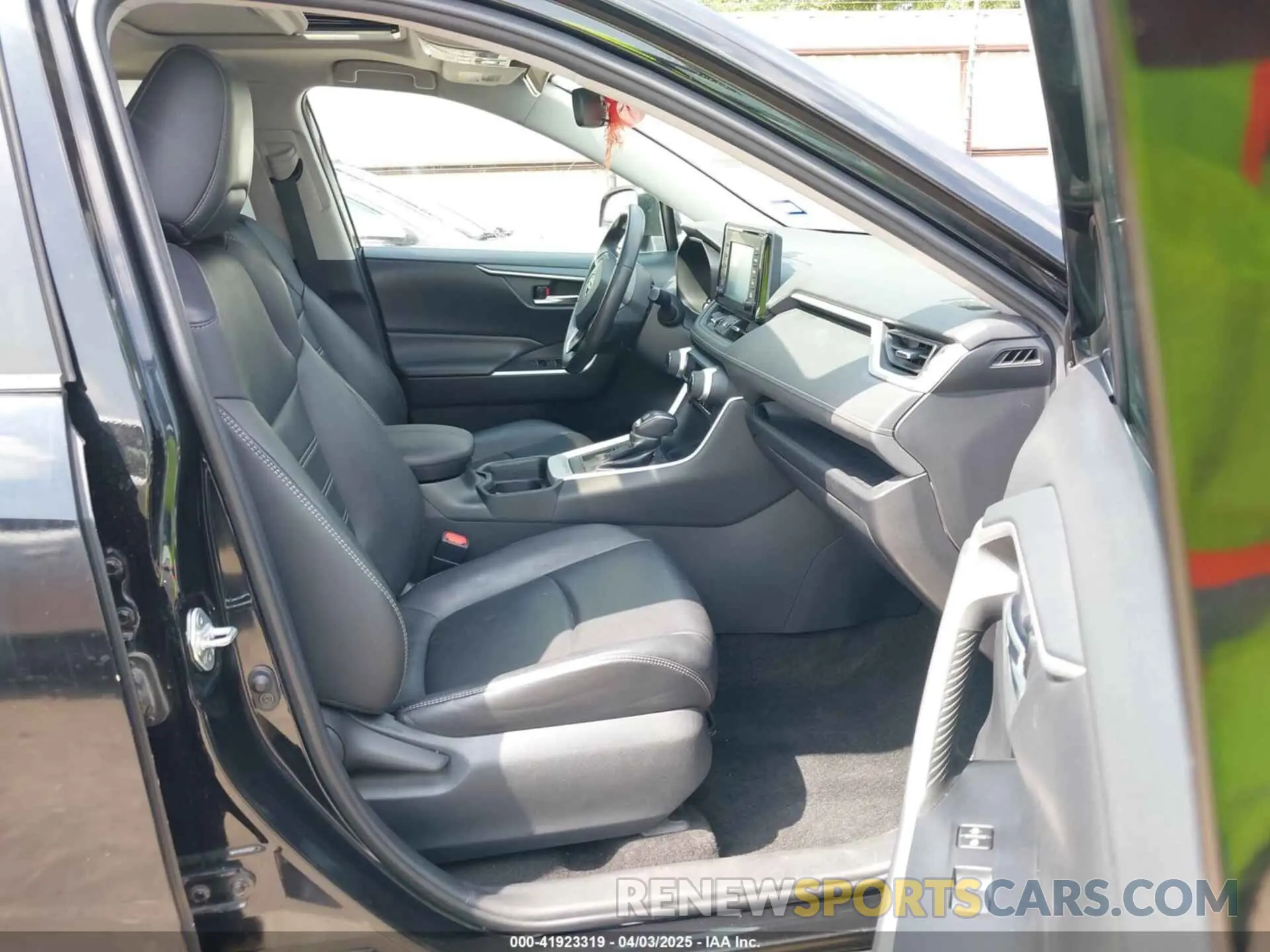 5 fotografías del automóvil dañado 2T3C1RFV4KW021885 TOYOTA RAV4 2019