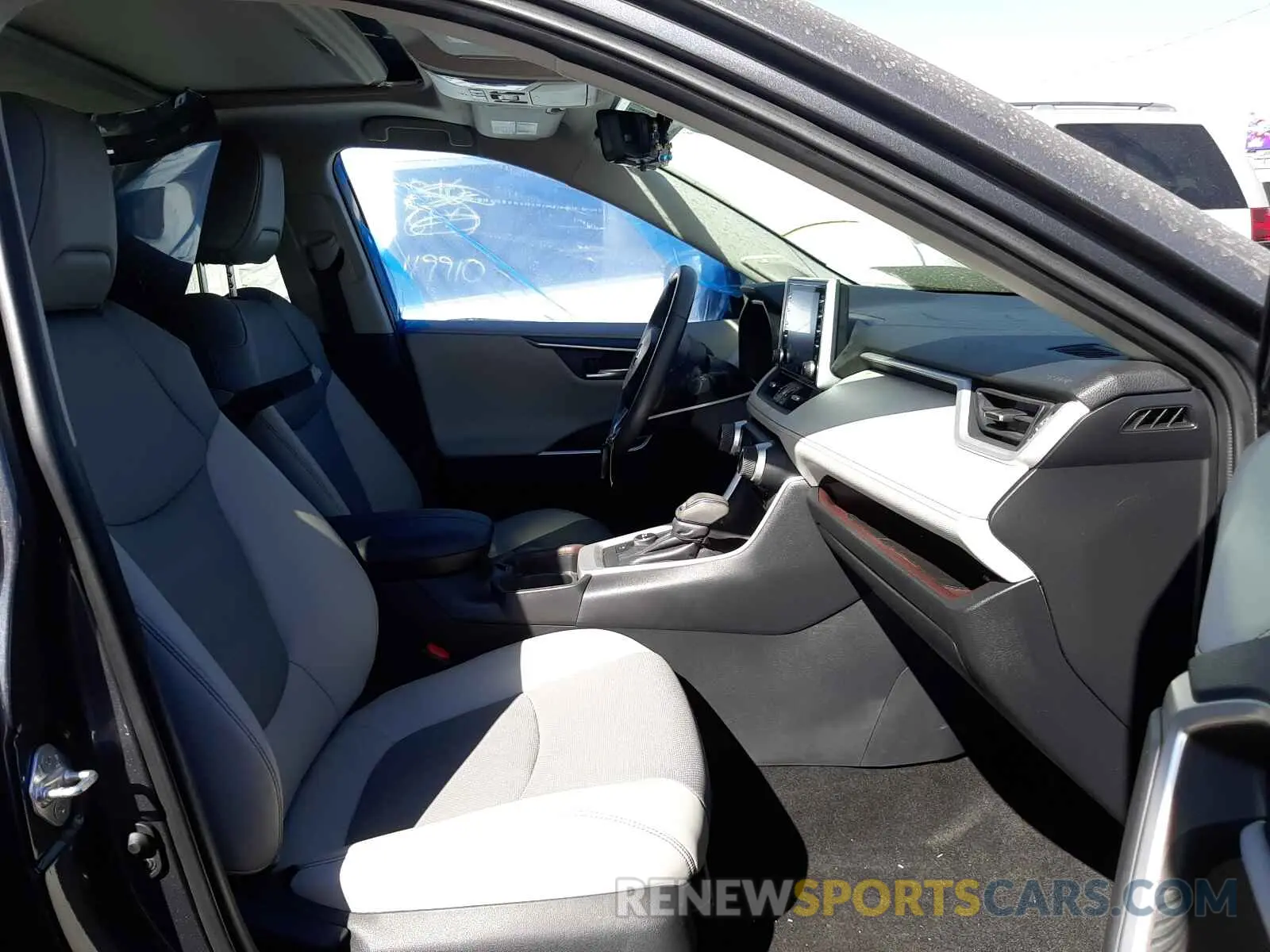 5 fotografías del automóvil dañado 2T3DWRFV9KW042477 TOYOTA RAV4 2019