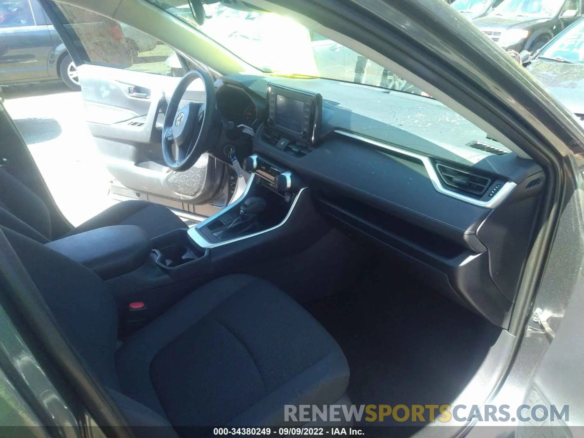 5 fotografías del automóvil dañado 2T3F1RFV2KC013119 TOYOTA RAV4 2019