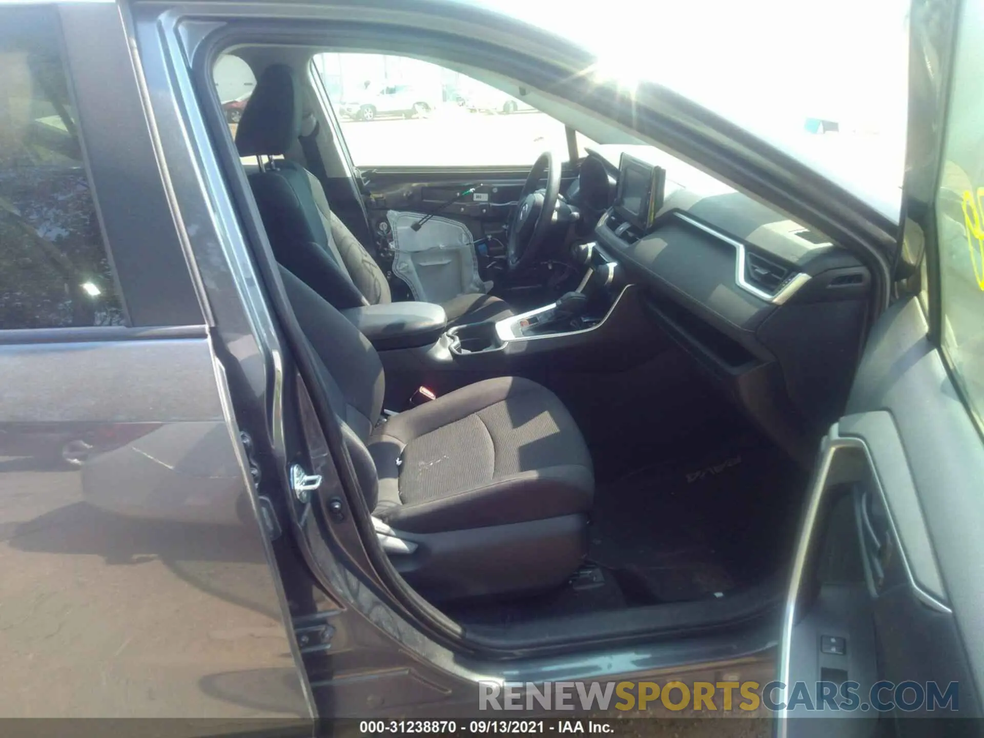 5 fotografías del automóvil dañado 2T3F1RFV3KC001593 TOYOTA RAV4 2019