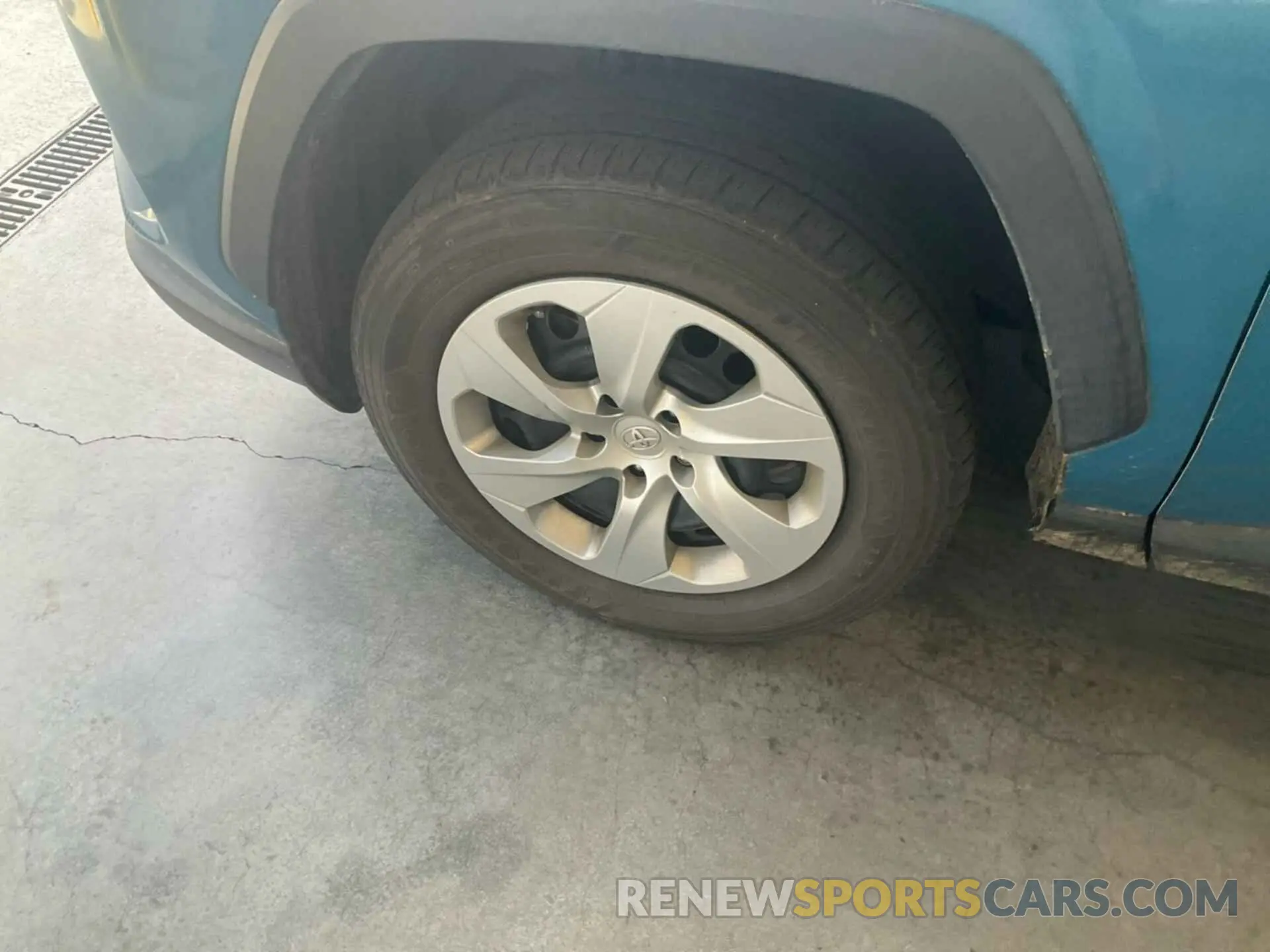 3 fotografías del automóvil dañado 2T3F1RFV6KC029615 TOYOTA RAV4 2019