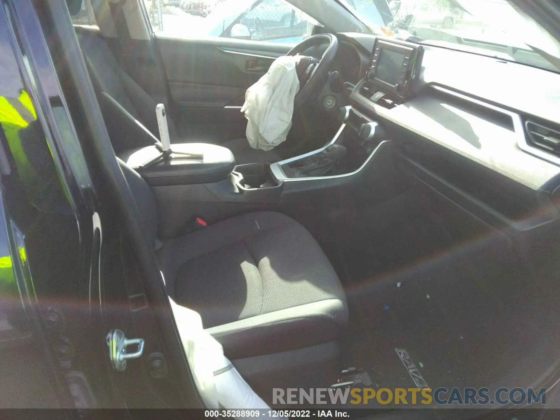 5 fotografías del automóvil dañado 2T3F1RFV6KW055467 TOYOTA RAV4 2019