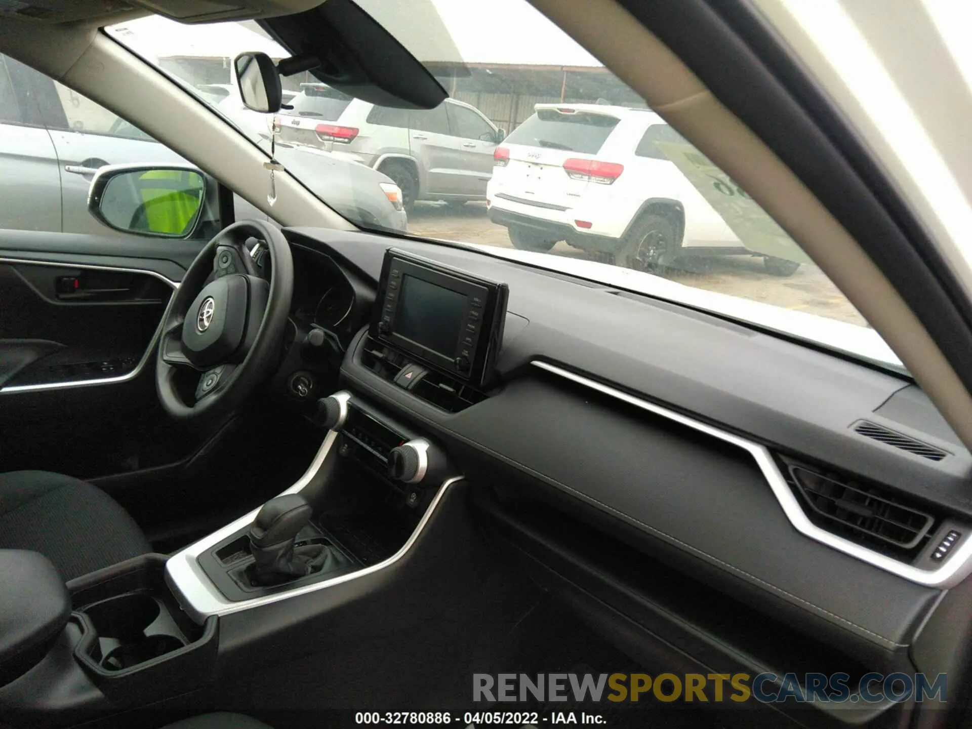5 fotografías del automóvil dañado 2T3G1RFV1KC055480 TOYOTA RAV4 2019