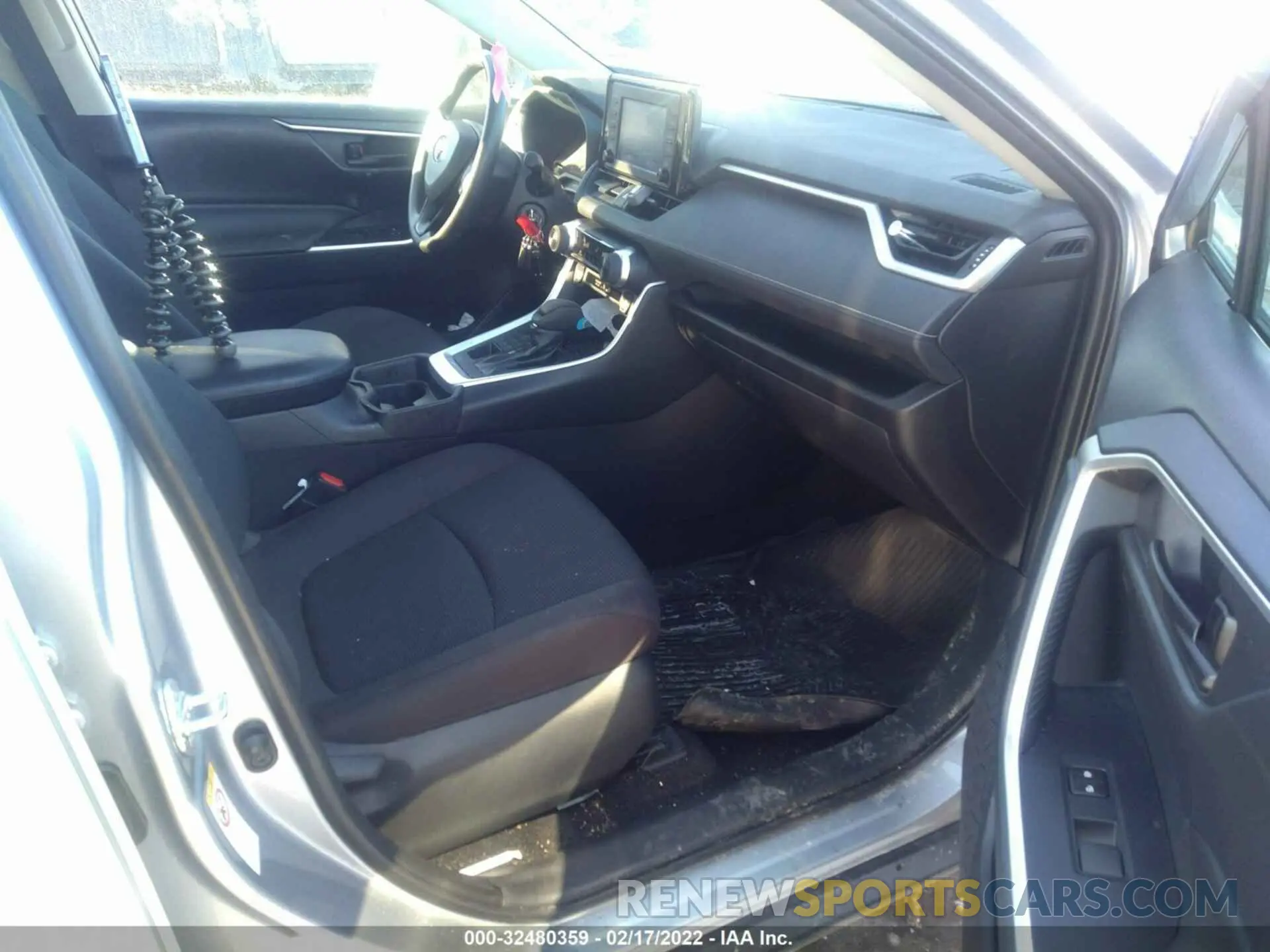 5 fotografías del automóvil dañado 2T3G1RFV2KW013060 TOYOTA RAV4 2019