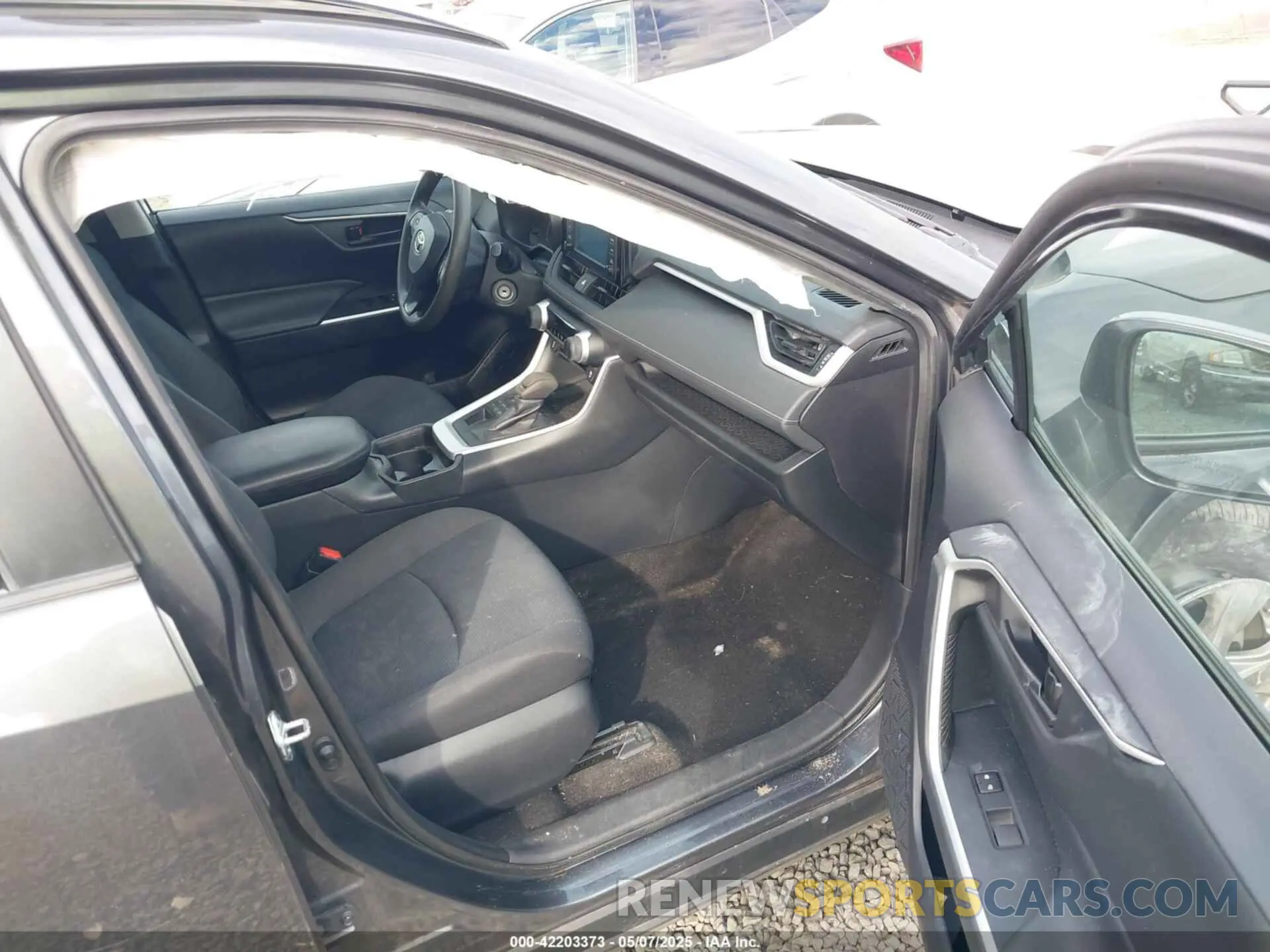 5 fotografías del automóvil dañado 2T3G1RFV4KC055151 TOYOTA RAV4 2019
