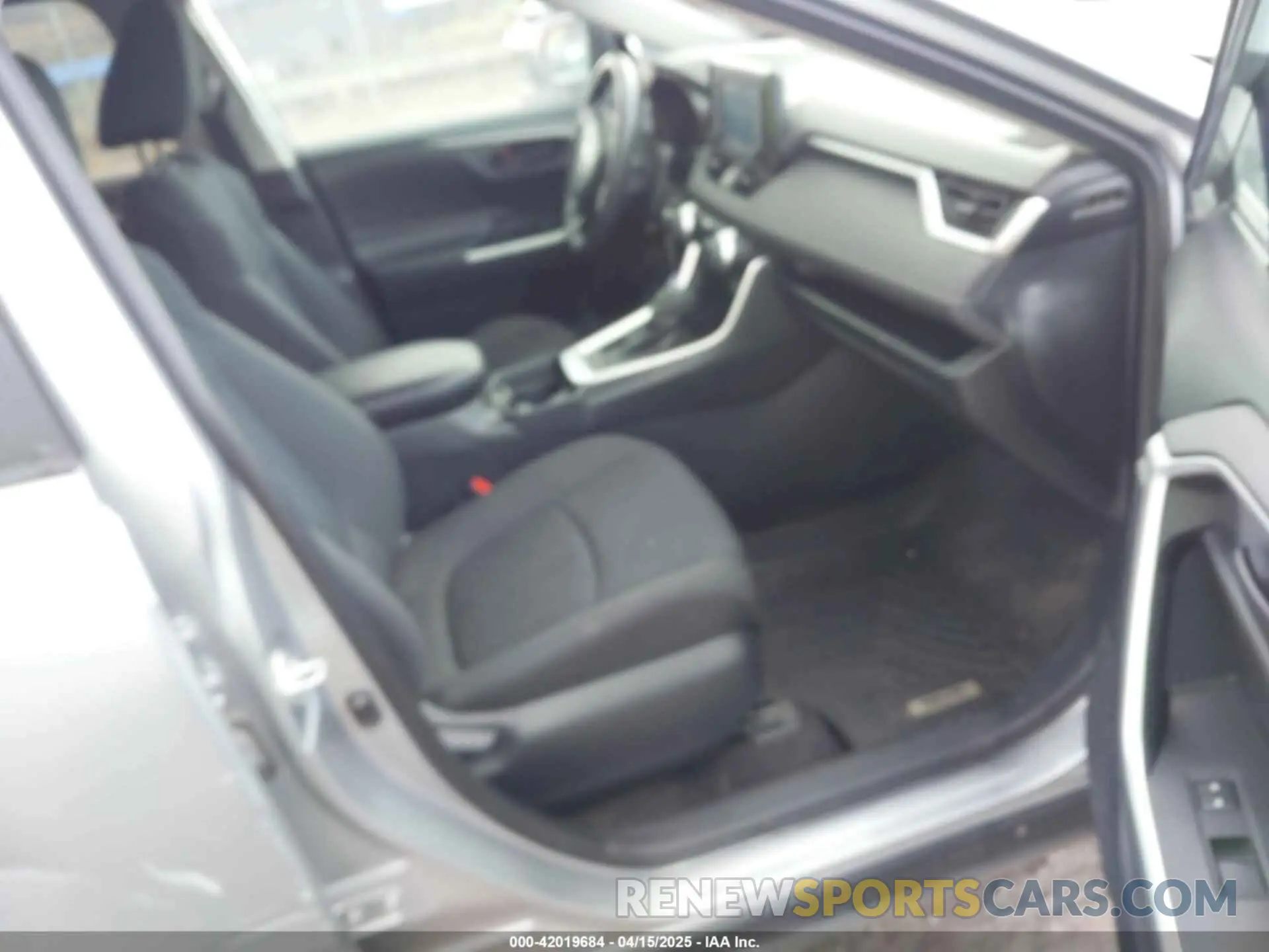 5 fotografías del automóvil dañado 2T3G1RFV9KC015700 TOYOTA RAV4 2019