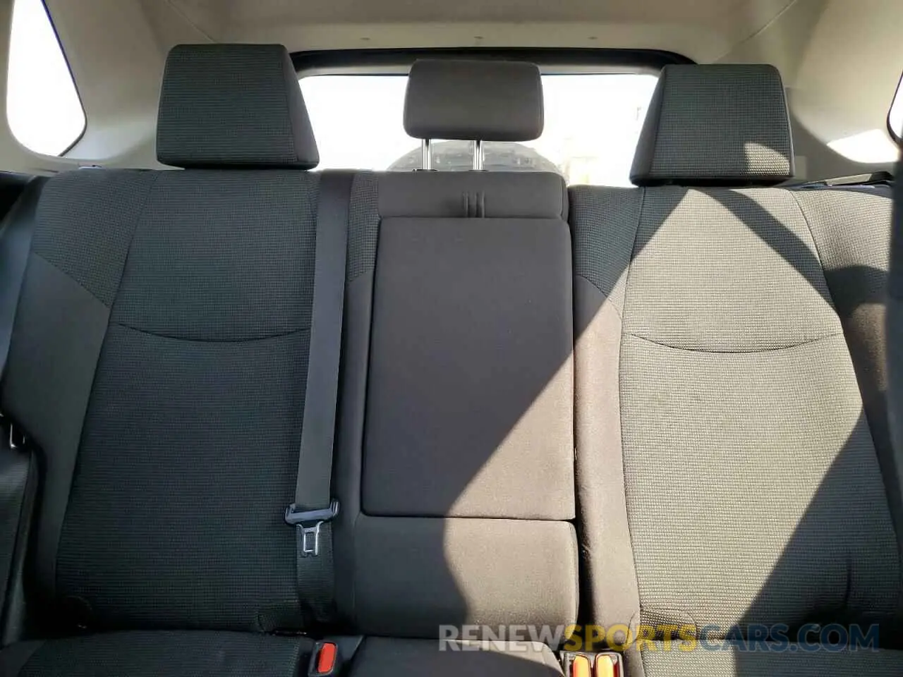 10 fotografías del automóvil dañado 2T3H1RFV0KW009318 TOYOTA RAV4 2019