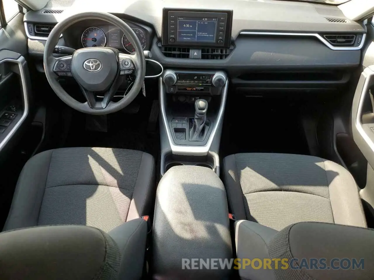8 fotografías del automóvil dañado 2T3H1RFV0KW009318 TOYOTA RAV4 2019