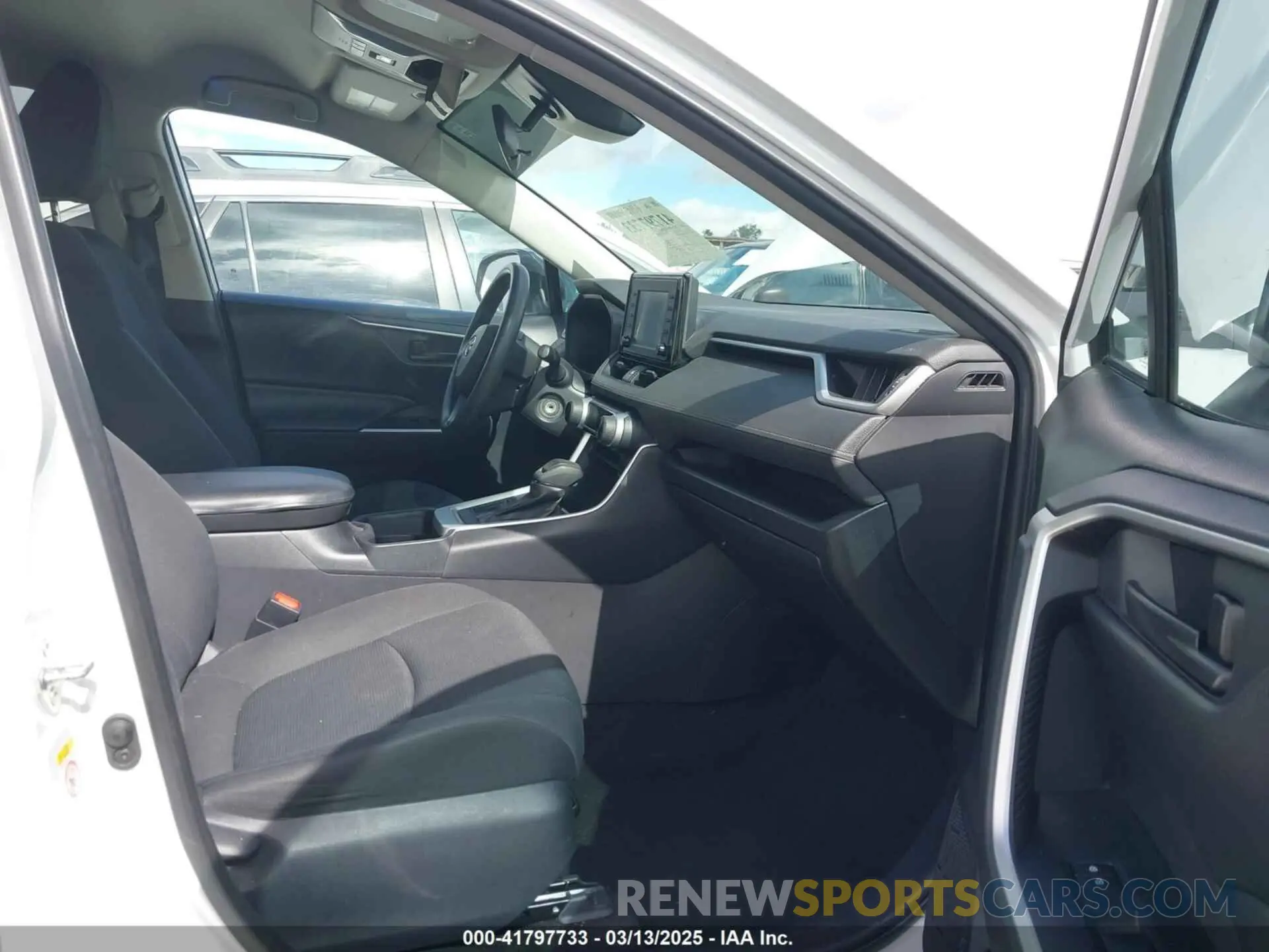 5 fotografías del automóvil dañado 2T3H1RFV0KW018309 TOYOTA RAV4 2019
