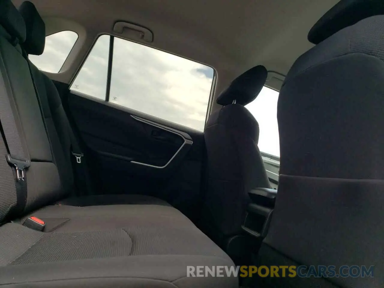 10 fotografías del automóvil dañado 2T3H1RFV3KW034794 TOYOTA RAV4 2019
