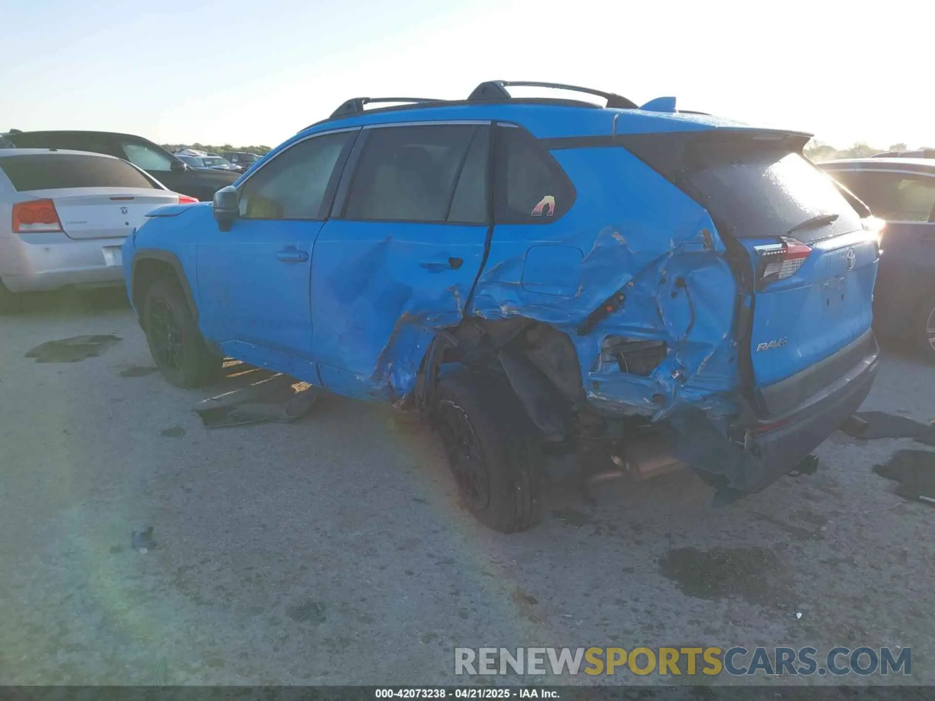3 fotografías del automóvil dañado 2T3H1RFV5KW034652 TOYOTA RAV4 2019