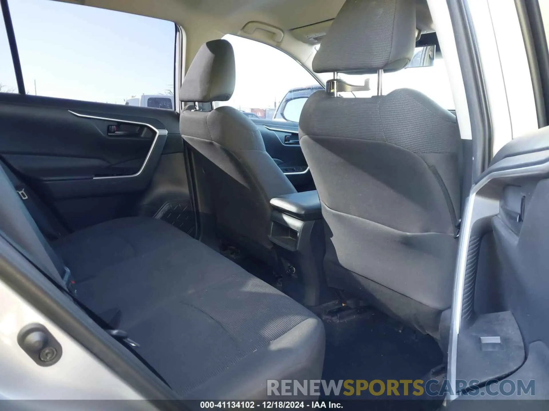 8 fotografías del automóvil dañado 2T3H1RFV8KC023582 TOYOTA RAV4 2019