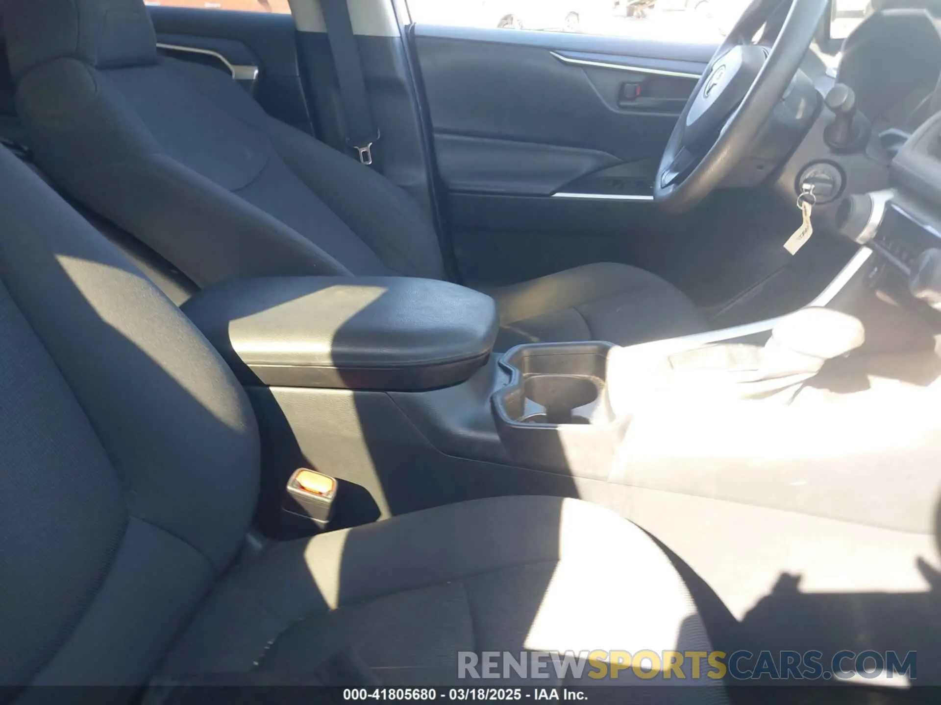 5 fotografías del automóvil dañado 2T3H1RFV8KW013553 TOYOTA RAV4 2019