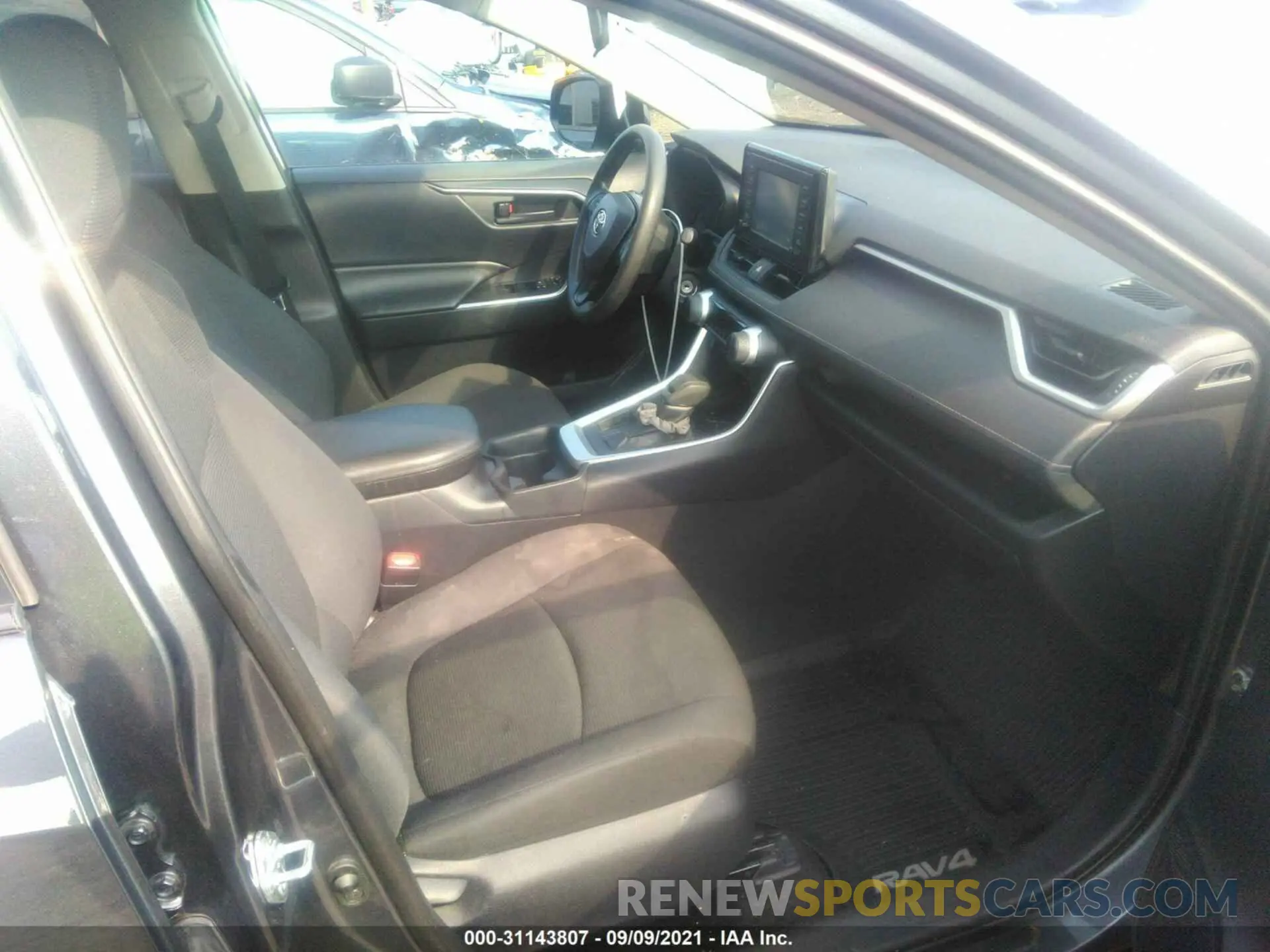 5 fotografías del automóvil dañado 2T3H1RFV9KW030880 TOYOTA RAV4 2019