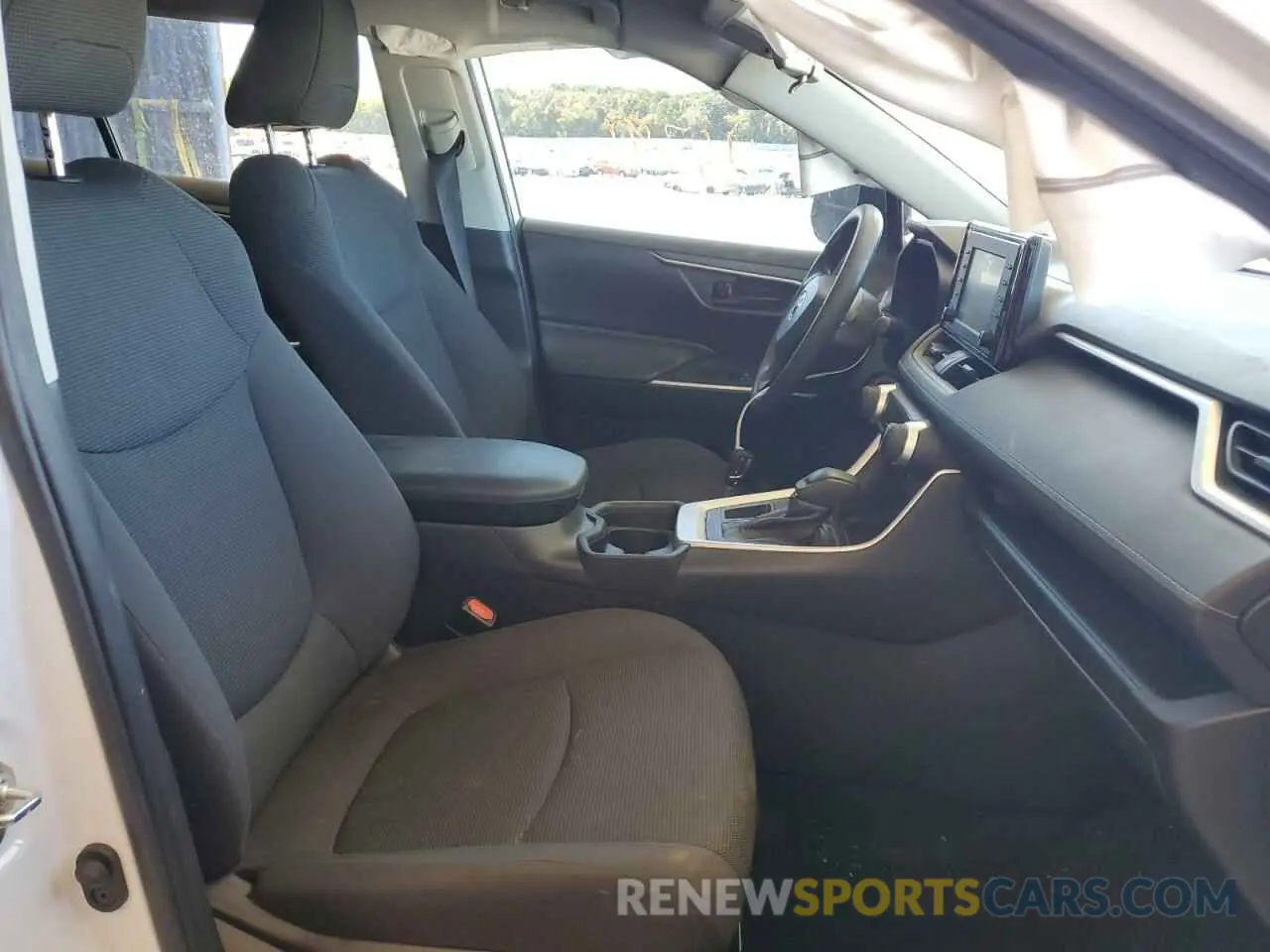 5 fotografías del automóvil dañado 2T3H1RFV9KW050403 TOYOTA RAV4 2019