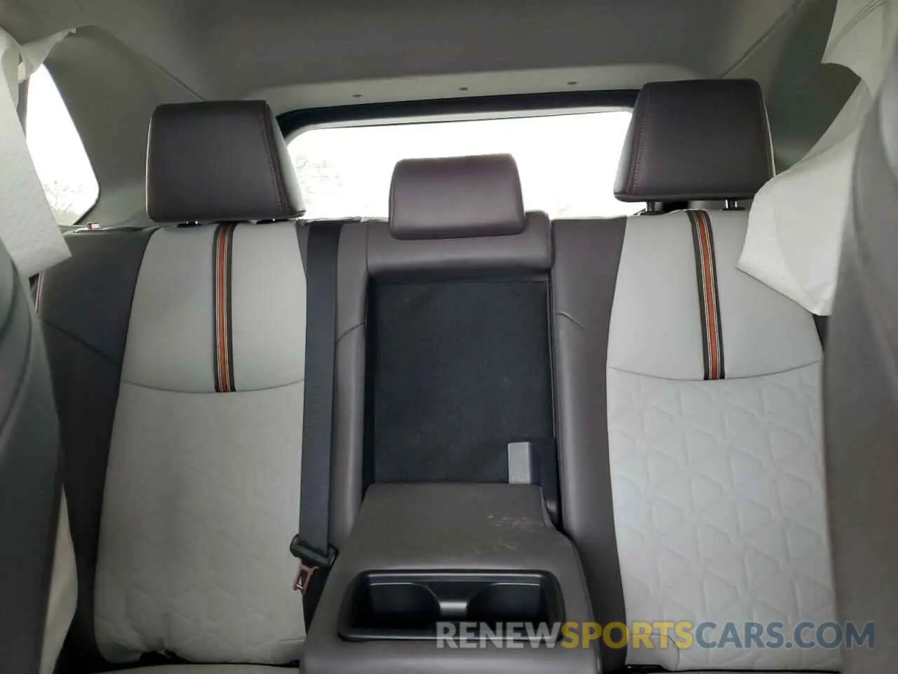 10 fotografías del automóvil dañado 2T3J1RFV0KW033331 TOYOTA RAV4 2019