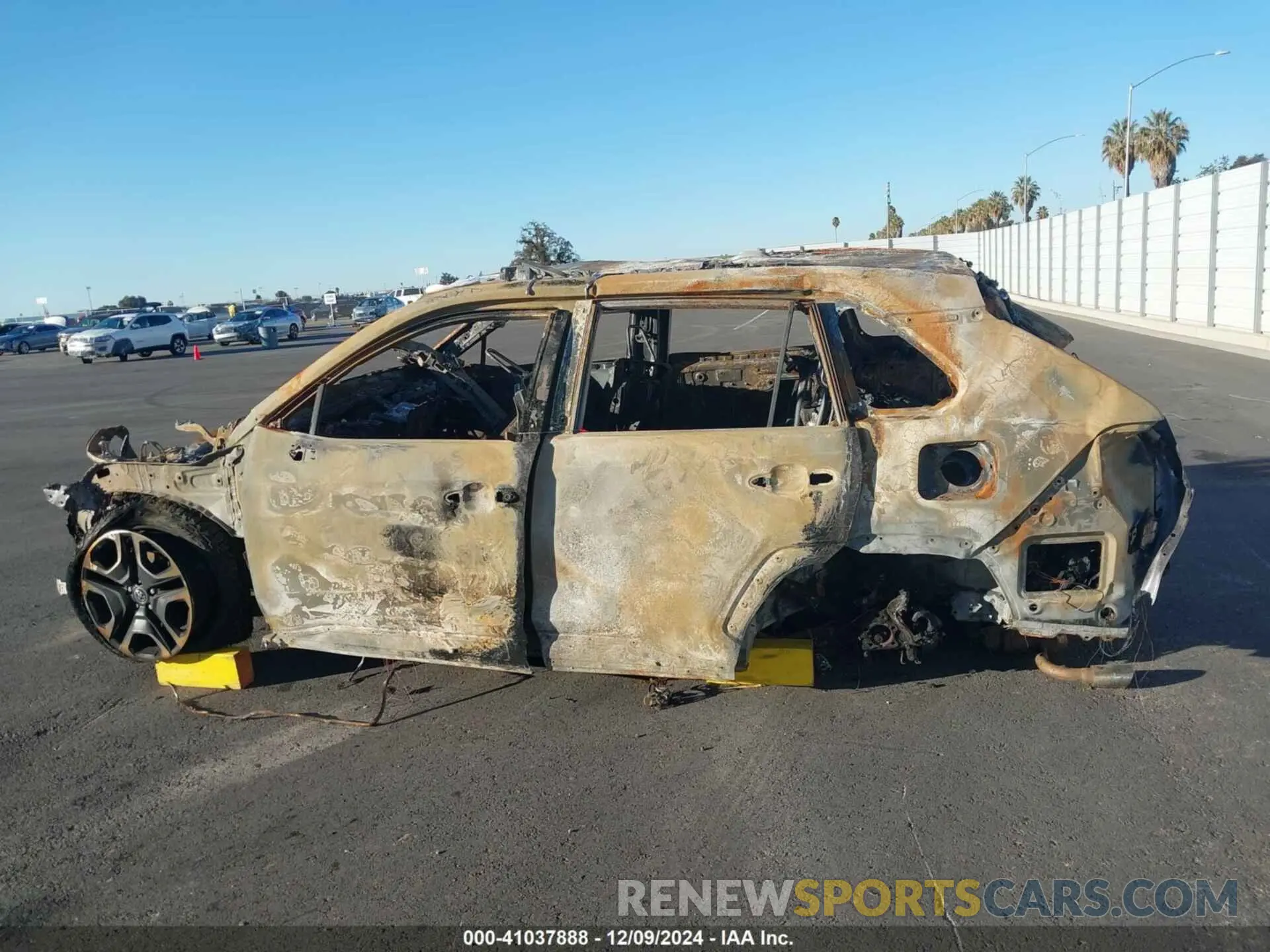 13 fotografías del automóvil dañado 2T3J1RFV2KC007119 TOYOTA RAV4 2019