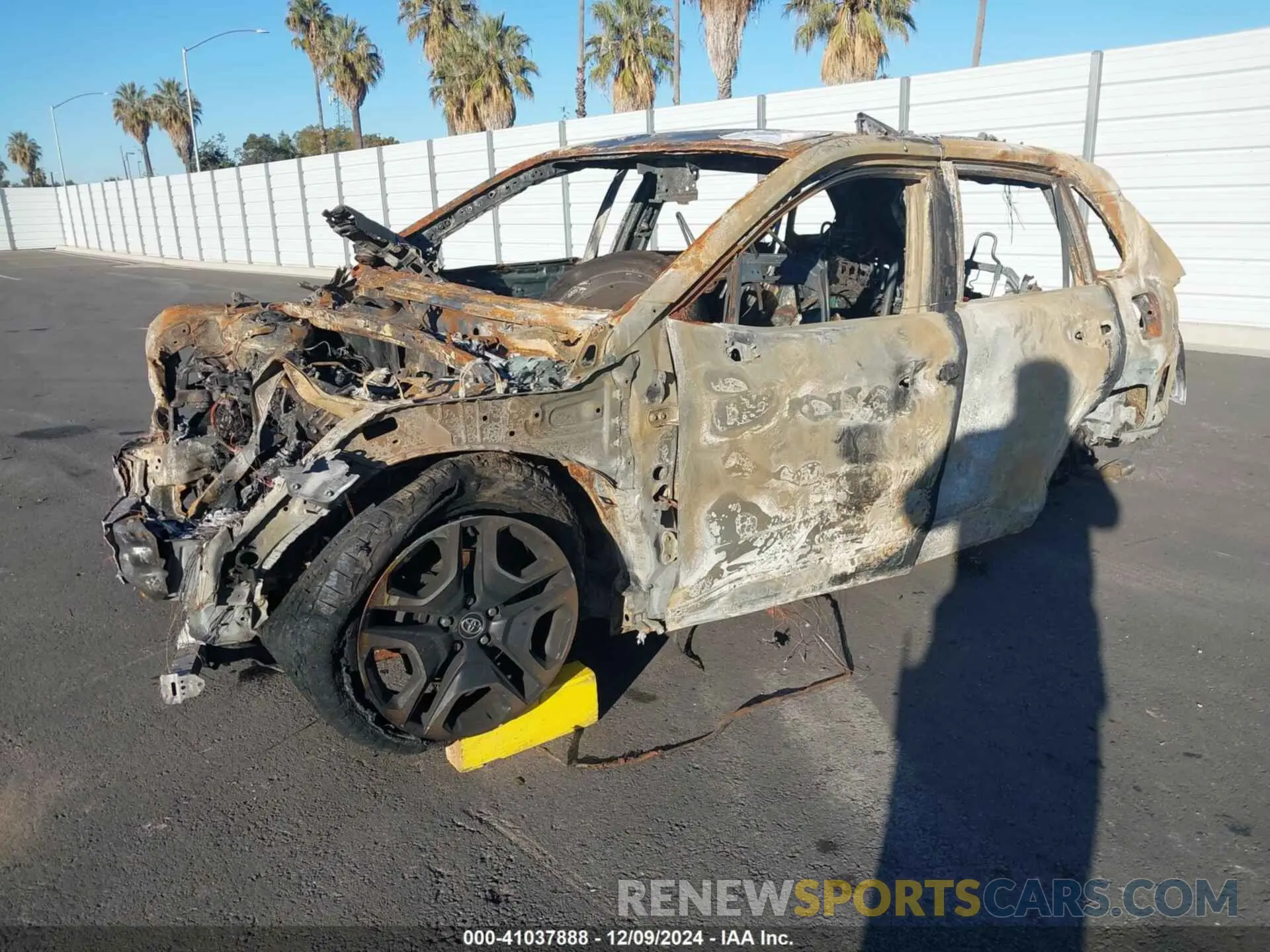 2 fotografías del automóvil dañado 2T3J1RFV2KC007119 TOYOTA RAV4 2019