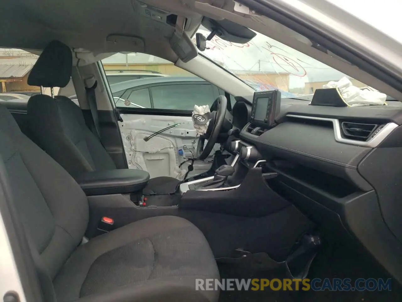 5 fotografías del automóvil dañado 2T3K1RFV8KW048681 TOYOTA RAV4 2019
