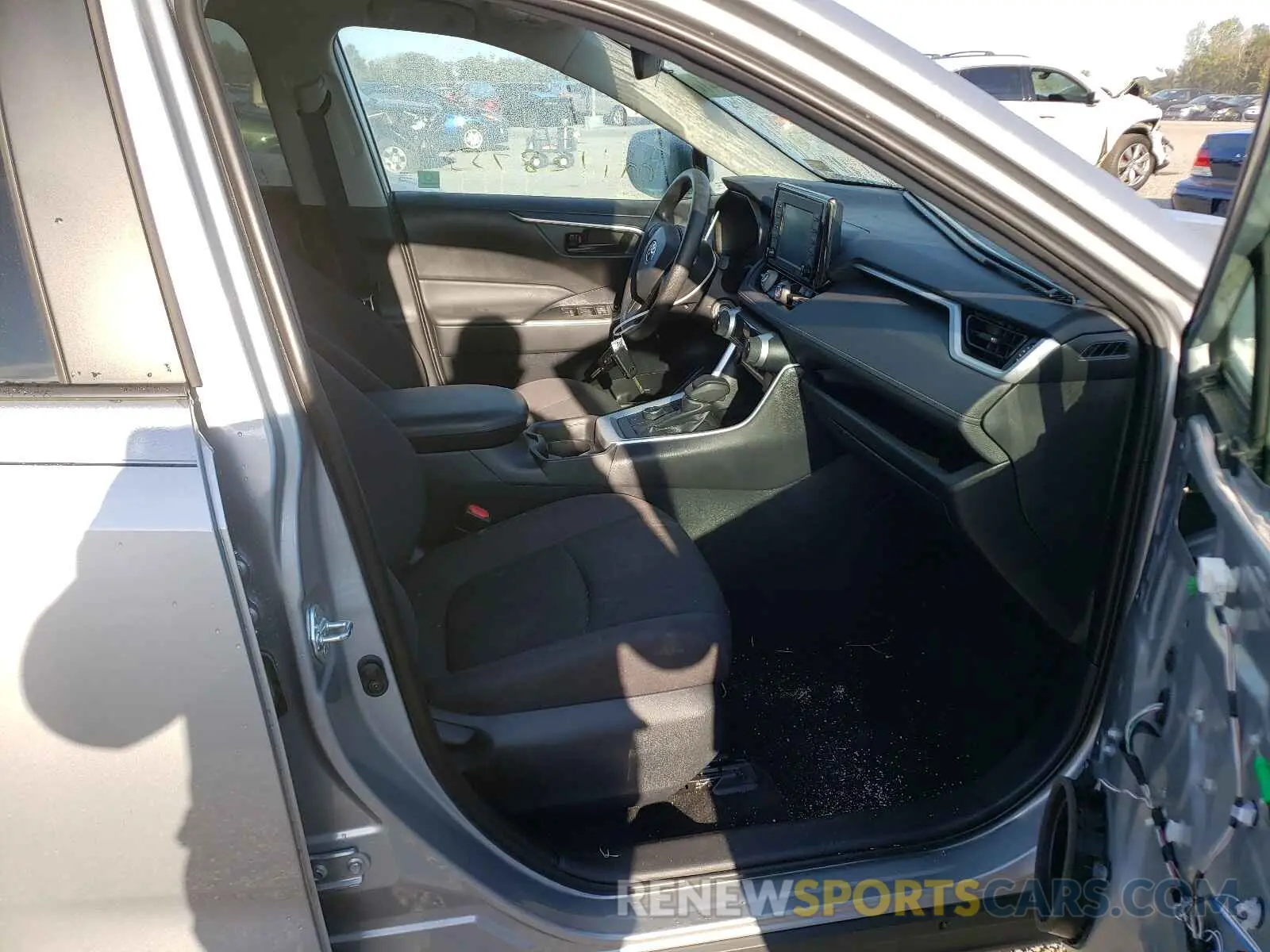 5 fotografías del automóvil dañado 2T3MWRFV2KW021969 TOYOTA RAV4 2019