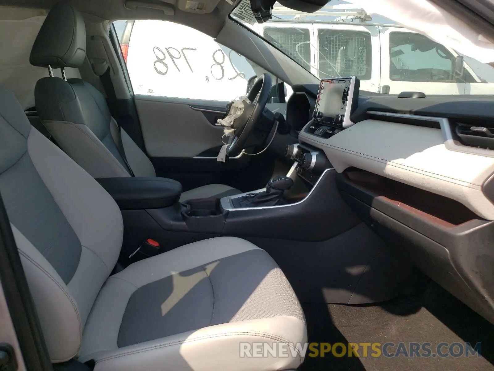 5 fotografías del automóvil dañado 2T3N1RFV4KC060177 TOYOTA RAV4 2019