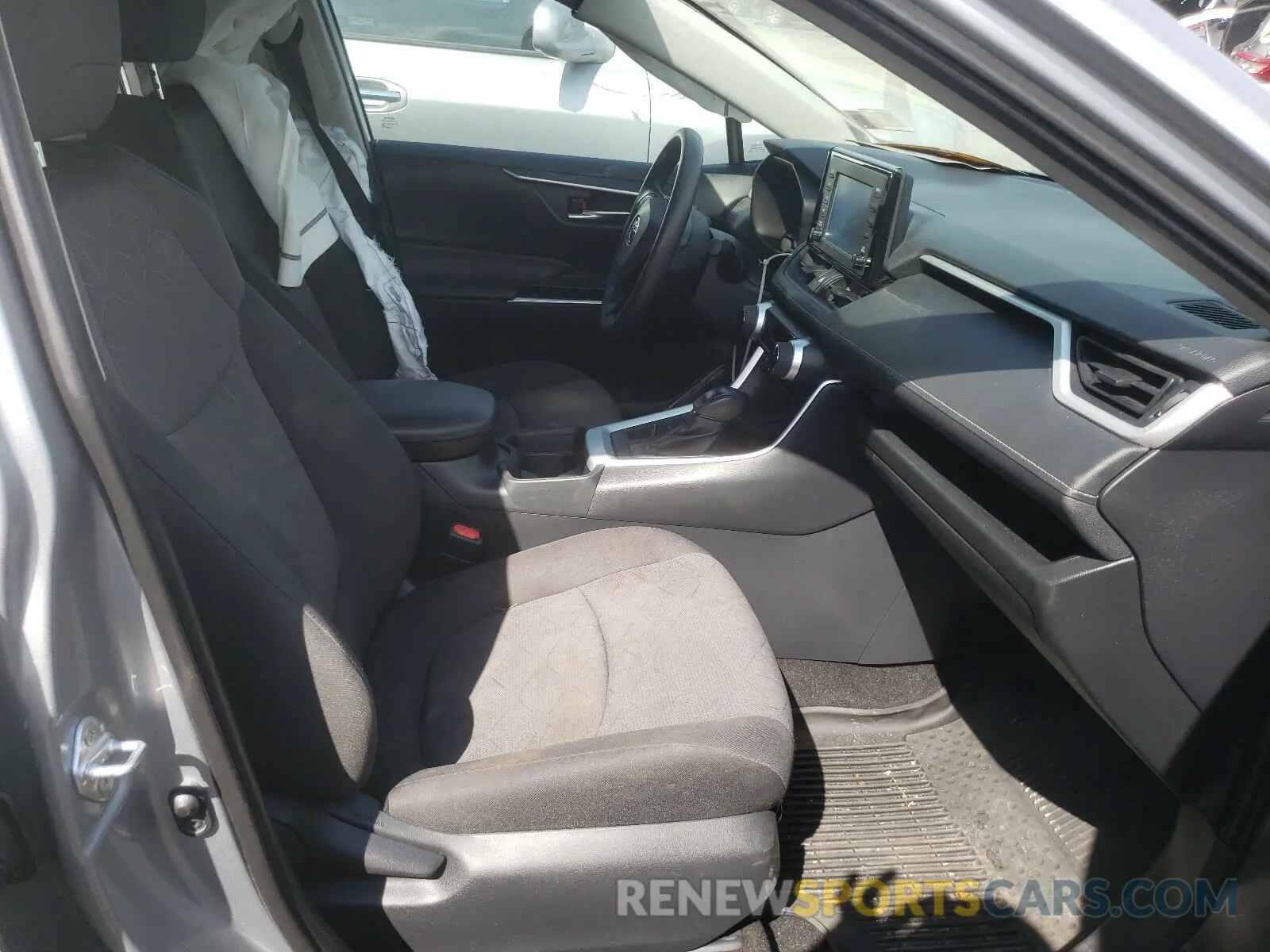 5 fotografías del automóvil dañado 2T3P1RFV0KC034040 TOYOTA RAV4 2019