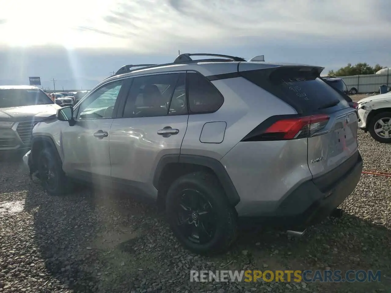 2 fotografías del automóvil dañado 2T3P1RFV1KW027130 TOYOTA RAV4 2019