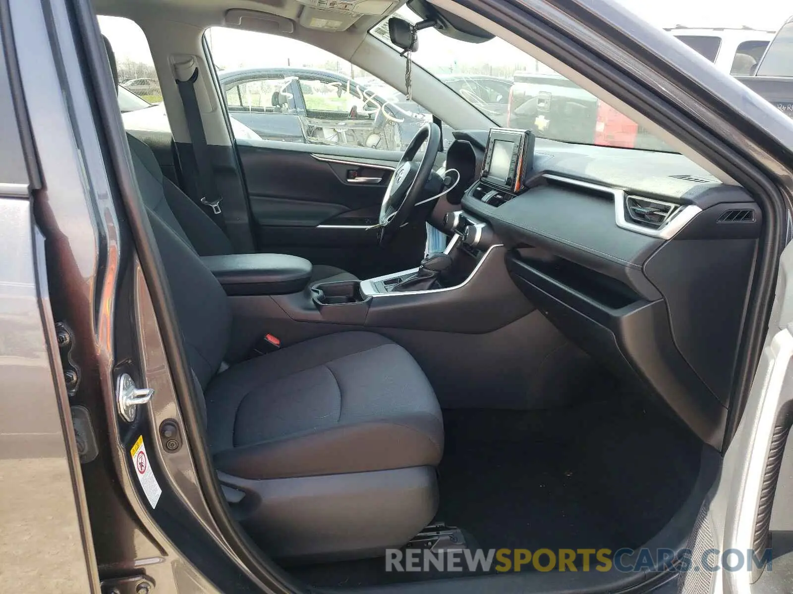5 fotografías del automóvil dañado 2T3P1RFV3KW031857 TOYOTA RAV4 2019