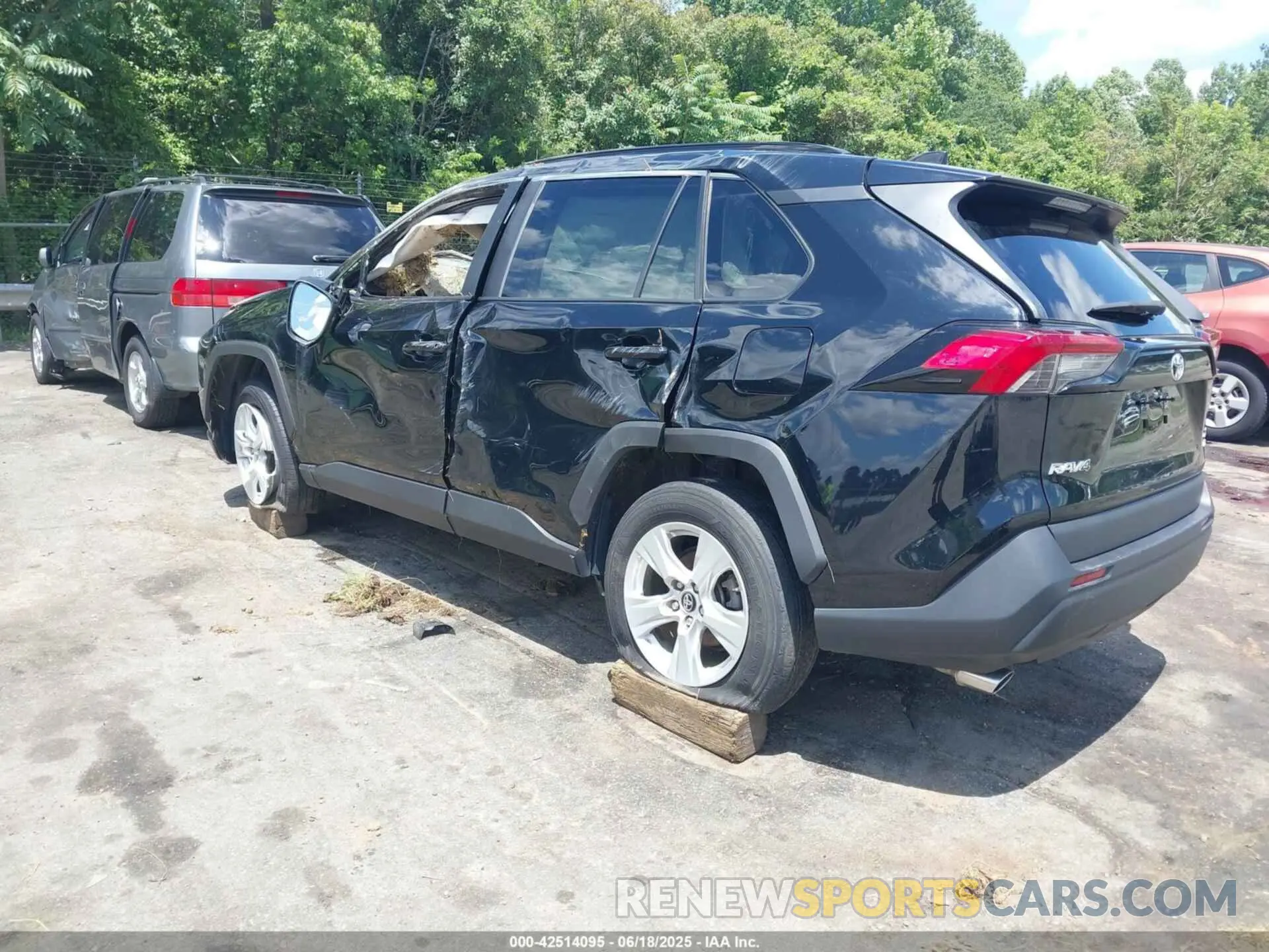 3 fotografías del automóvil dañado 2T3P1RFV4KC018245 TOYOTA RAV4 2019