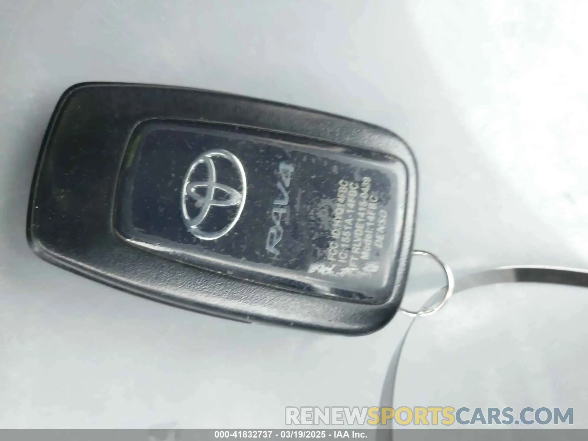 11 fotografías del automóvil dañado 2T3P1RFV5KW043623 TOYOTA RAV4 2019