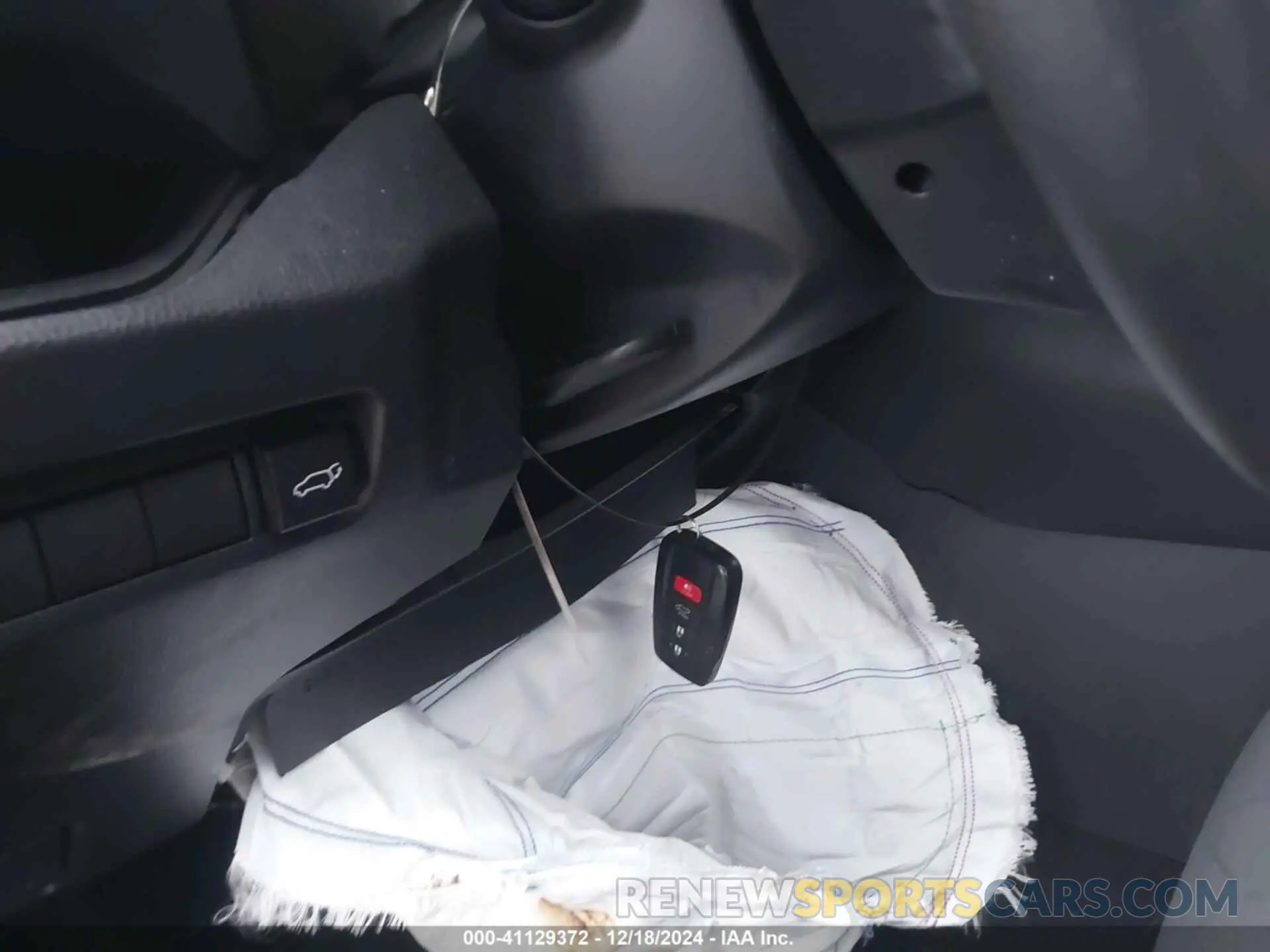 11 fotografías del automóvil dañado 2T3P1RFV6KC038142 TOYOTA RAV4 2019