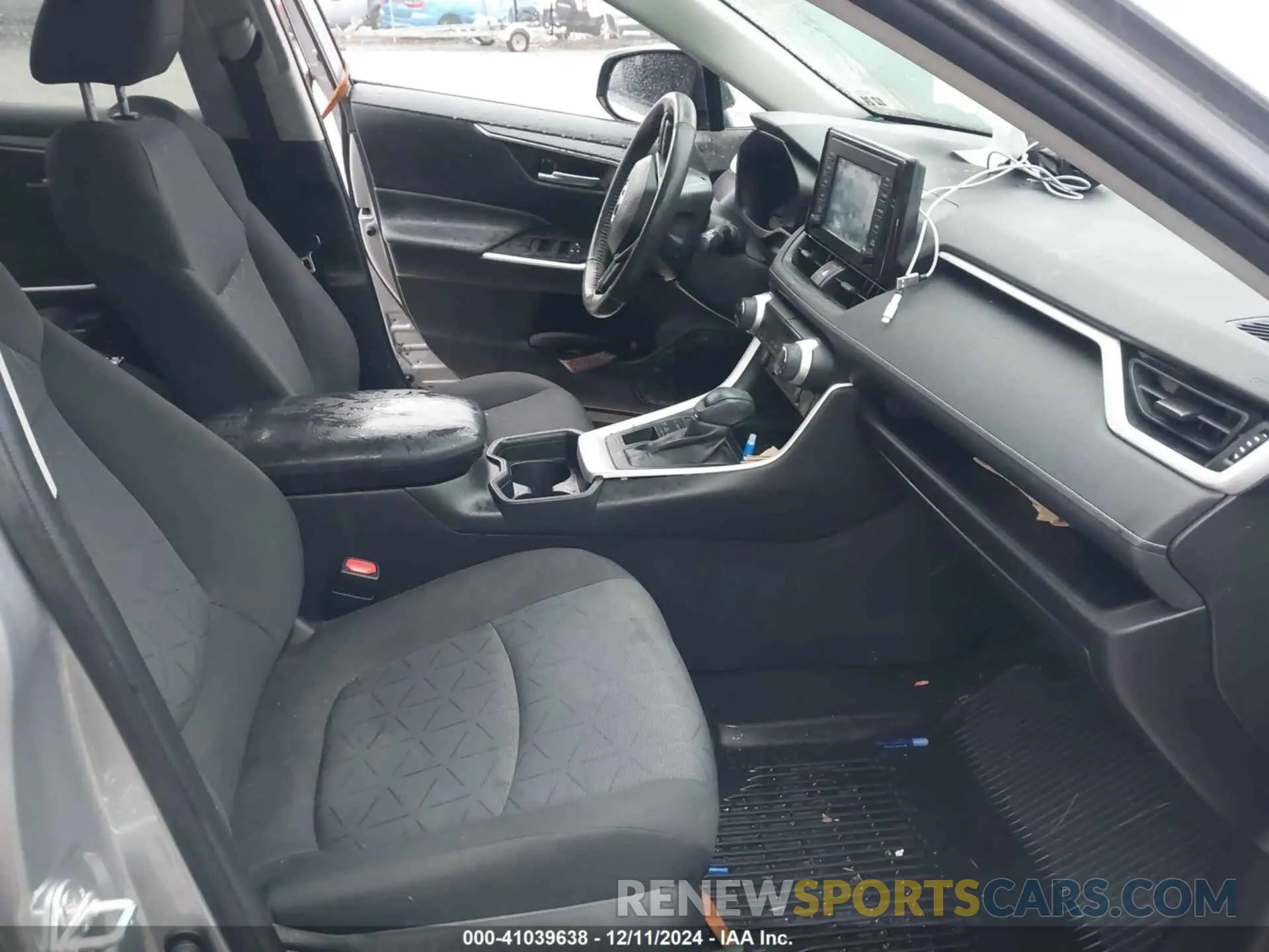 5 fotografías del automóvil dañado 2T3P1RFV6KC058892 TOYOTA RAV4 2019