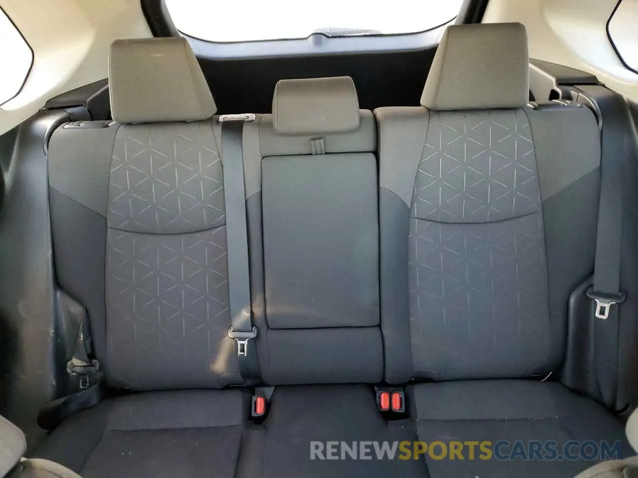 10 fotografías del automóvil dañado 2T3P1RFV9KC016863 TOYOTA RAV4 2019