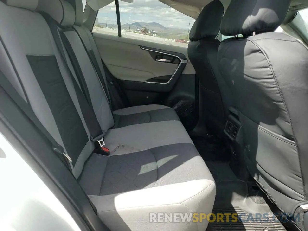 11 fotografías del automóvil dañado 2T3P1RFV9KW081579 TOYOTA RAV4 2019