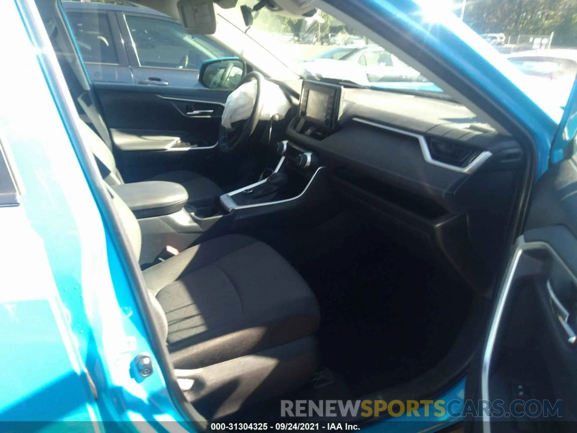 5 fotografías del automóvil dañado 2T3RWRFV0KW023564 TOYOTA RAV4 2019