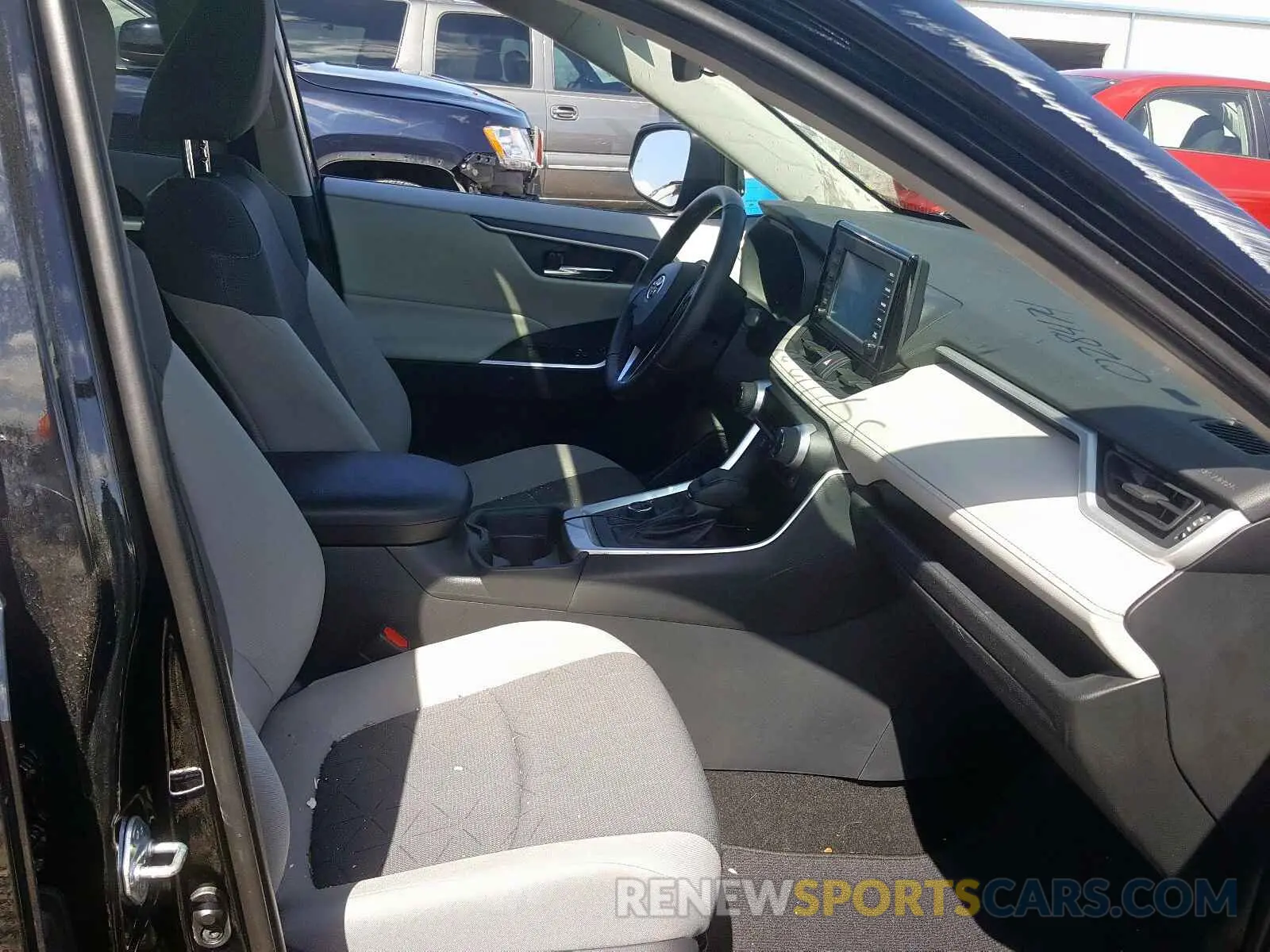 5 fotografías del automóvil dañado 2T3RWRFV2KW028474 TOYOTA RAV4 2019