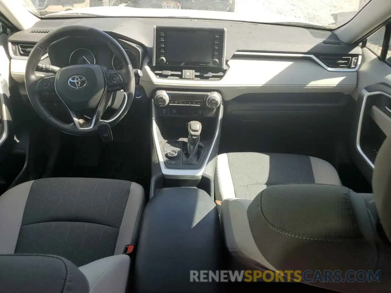 8 fotografías del automóvil dañado 2T3RWRFV2KW029317 TOYOTA RAV4 2019