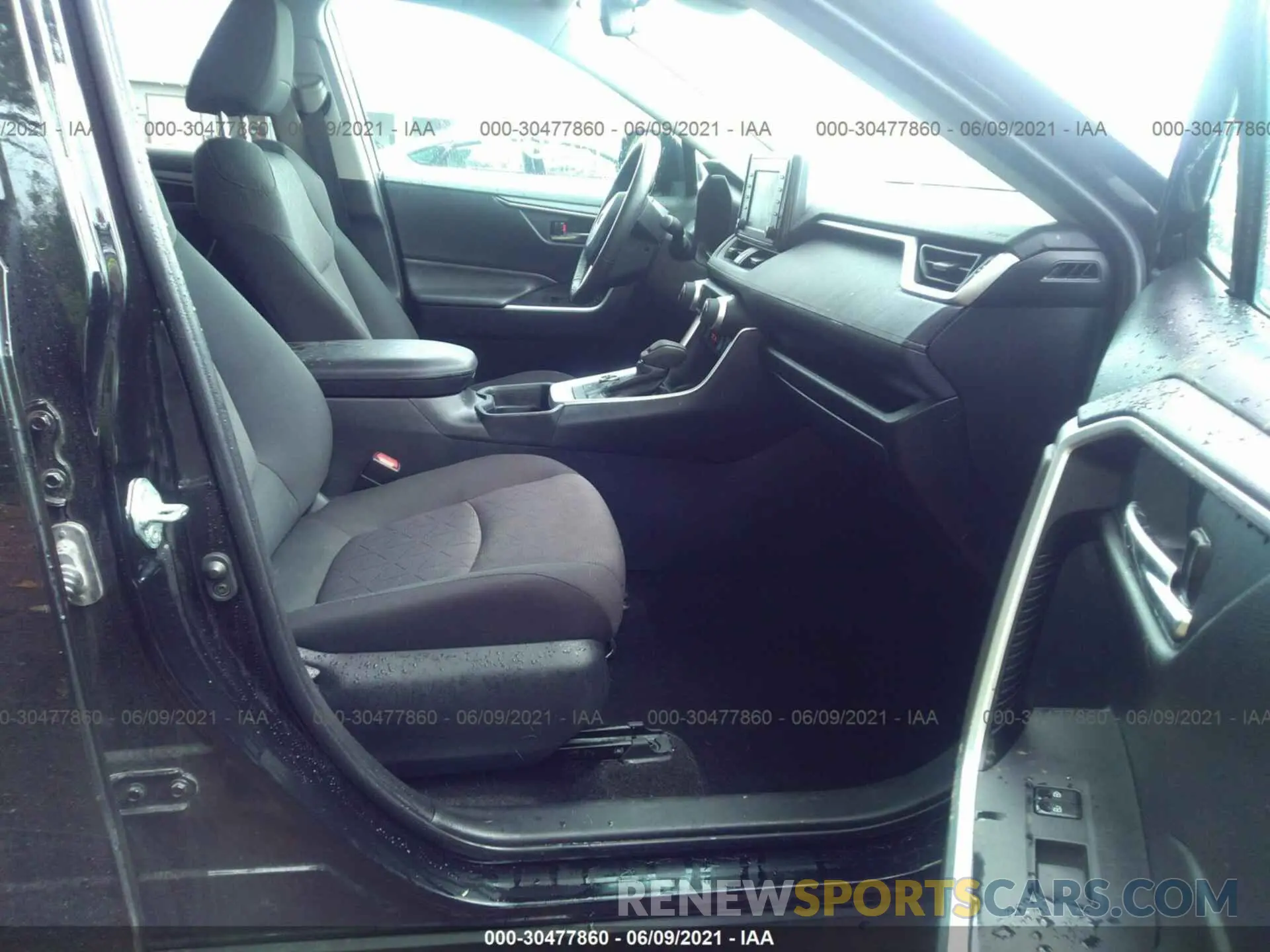 5 fotografías del automóvil dañado 2T3RWRFV6KW021527 TOYOTA RAV4 2019
