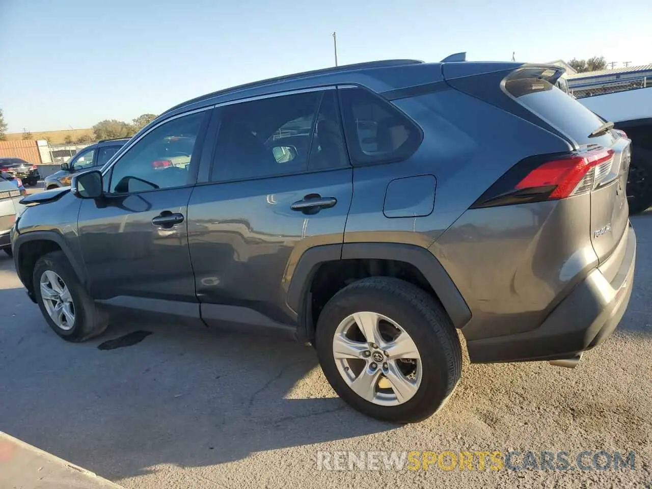 2 fotografías del automóvil dañado 2T3W1RFV0KC020585 TOYOTA RAV4 2019