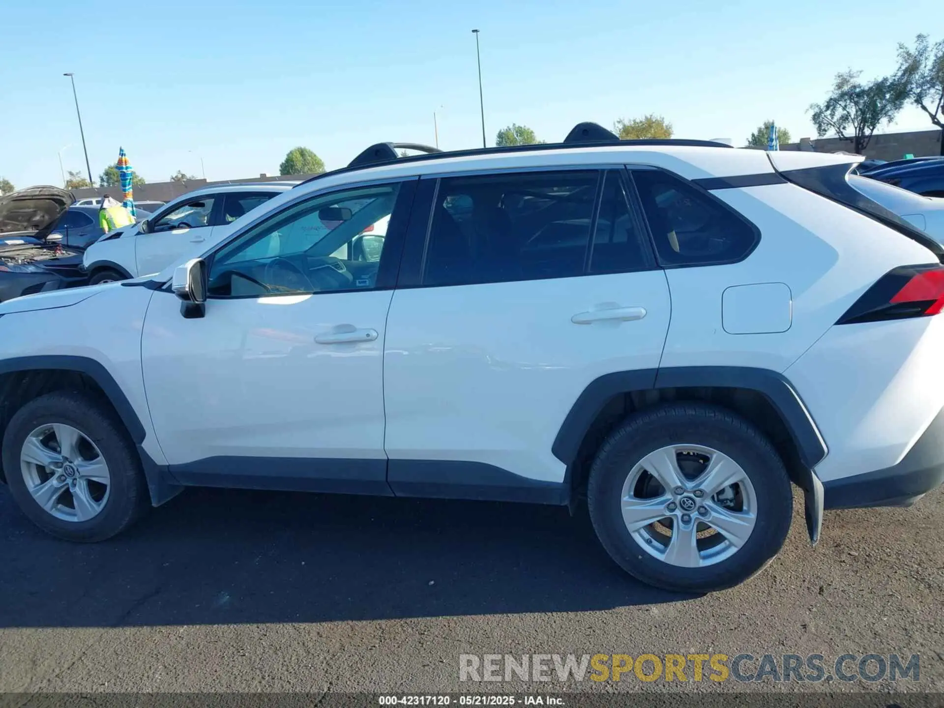 15 fotografías del automóvil dañado 2T3W1RFV3KC002016 TOYOTA RAV4 2019